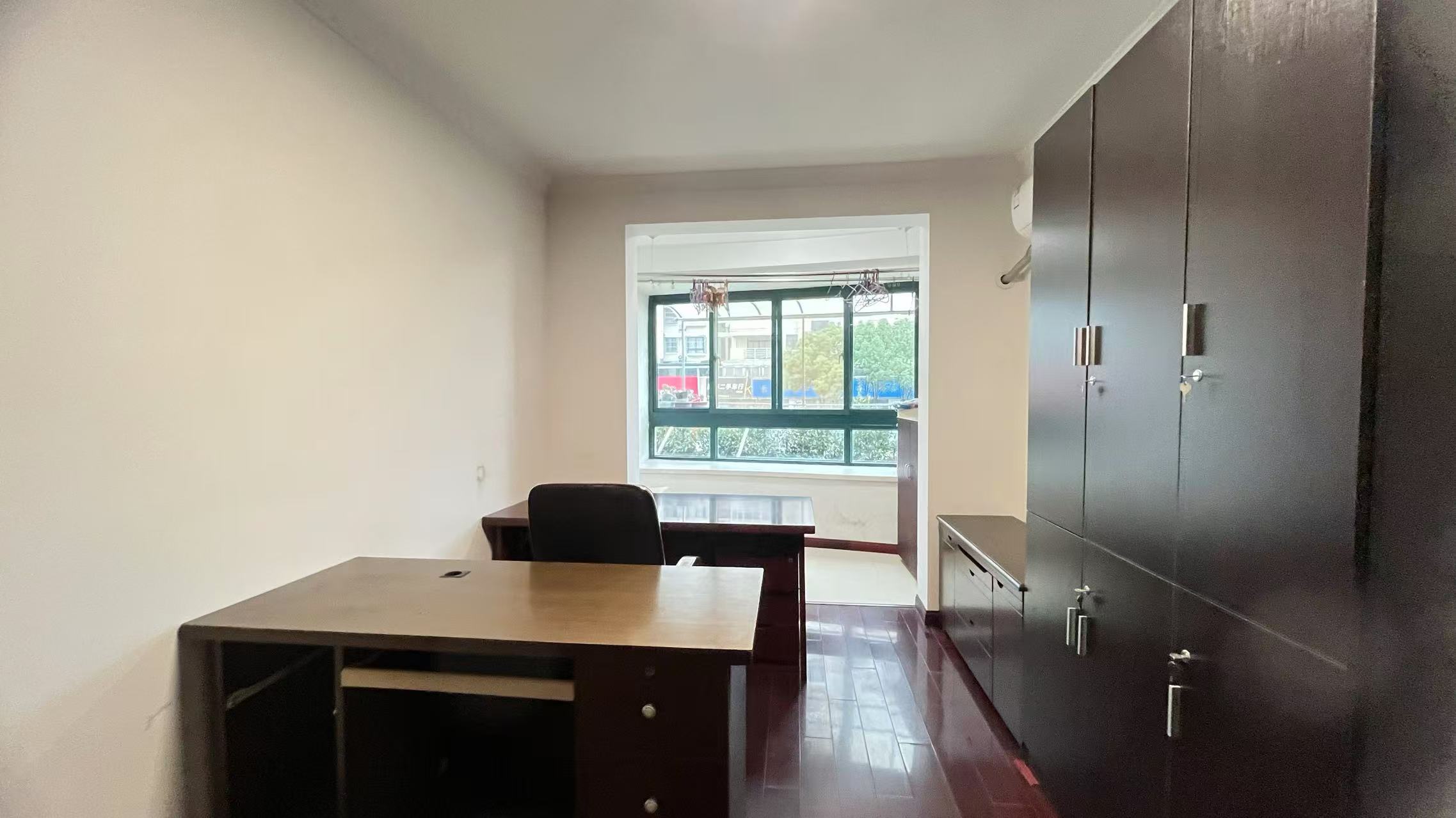 都市华城 3室2厅2卫 141m&sup2;