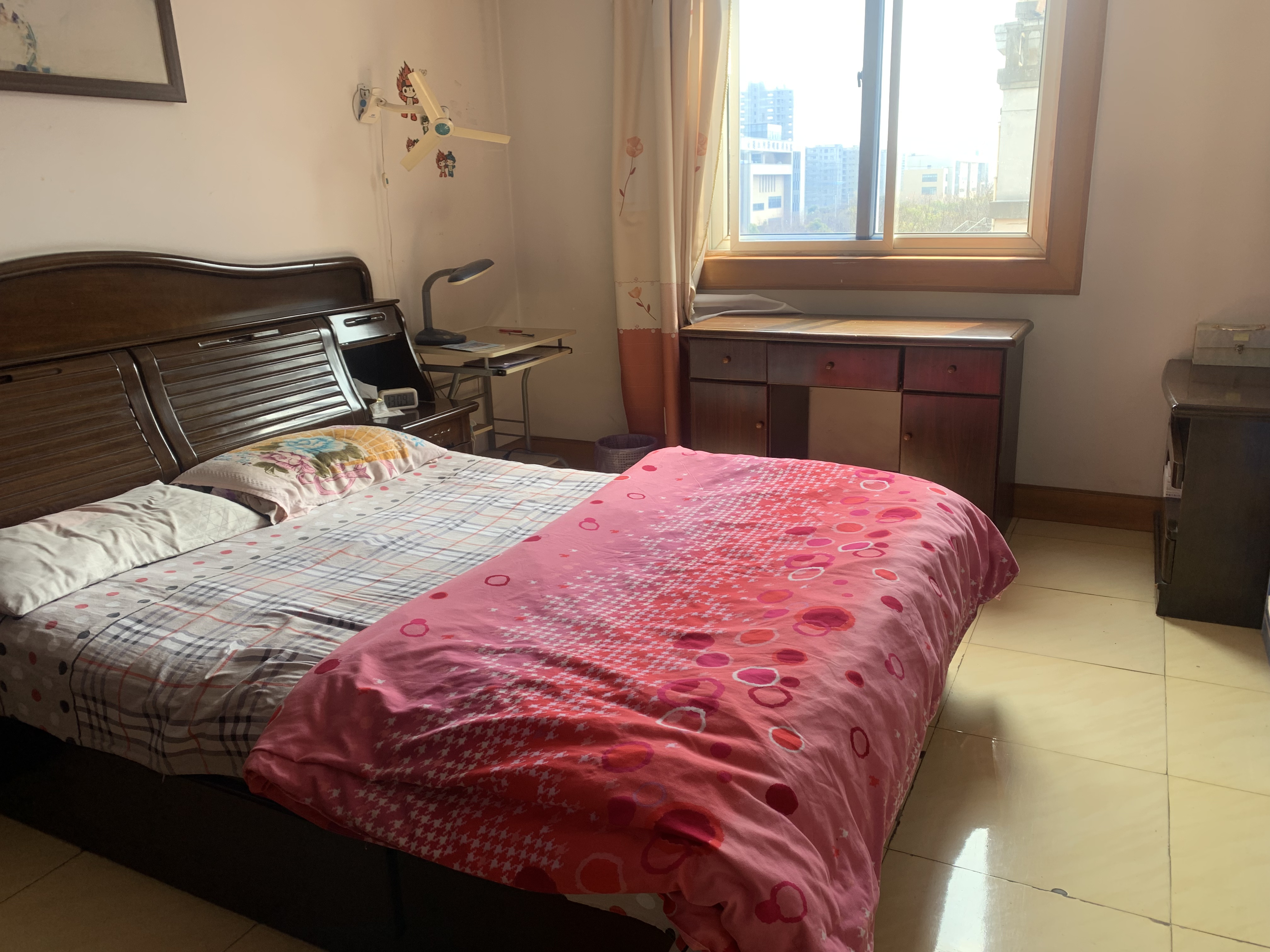 千禧园 5室3厅2卫 144.00m&sup2;
