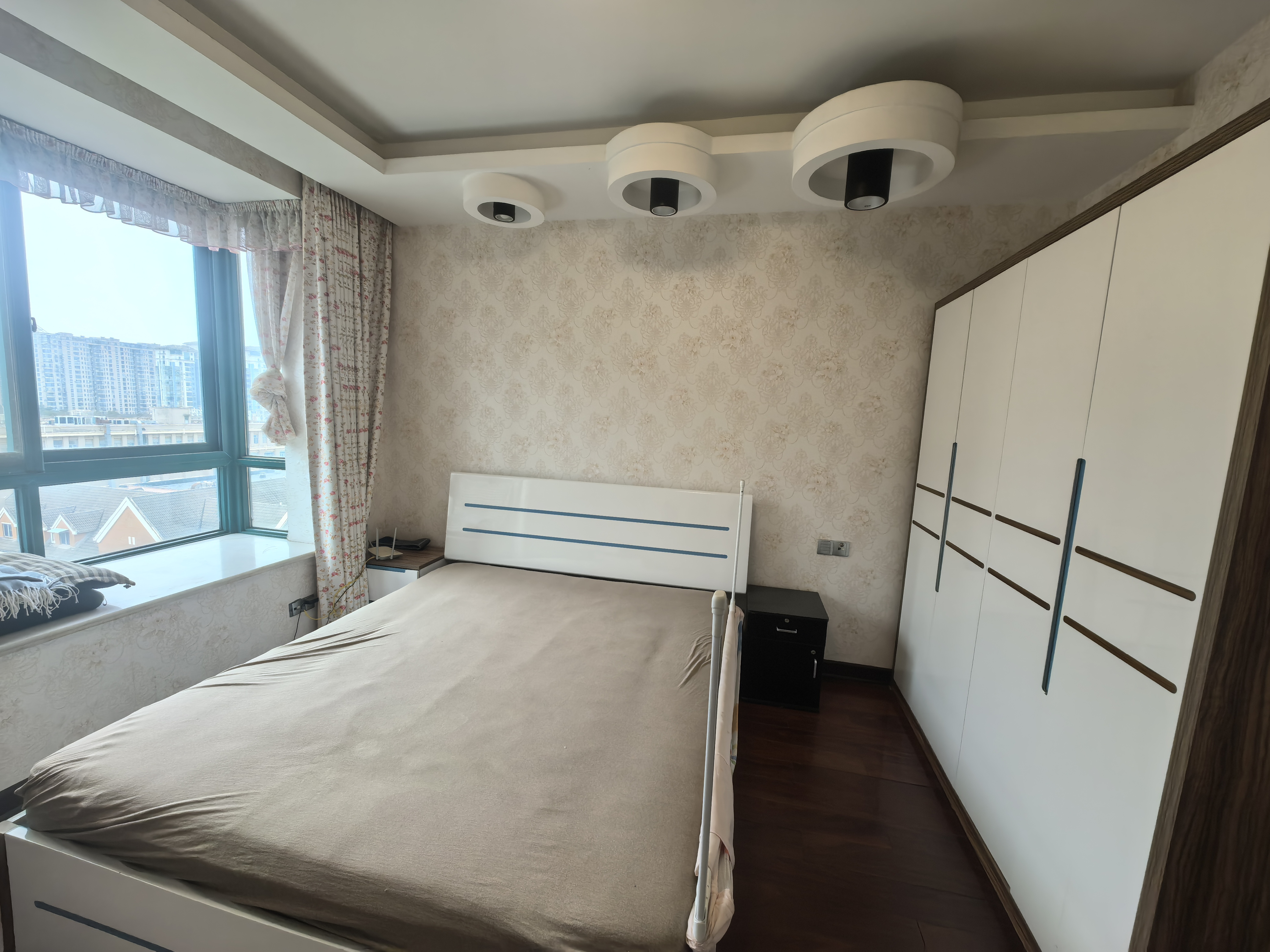 江海皇都私家花园 4室2厅2卫 143.00m&sup2;