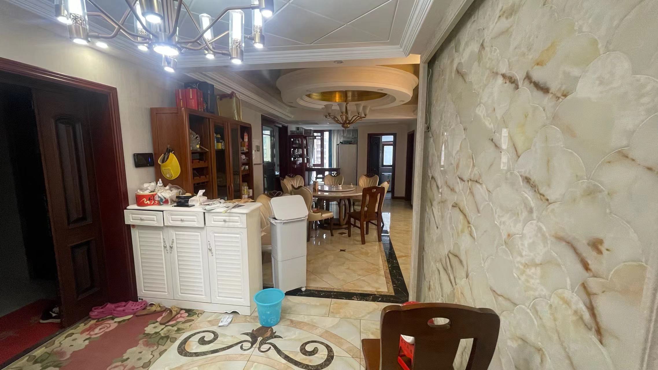 中港城皇家公寓 4室2厅2卫 174m²
