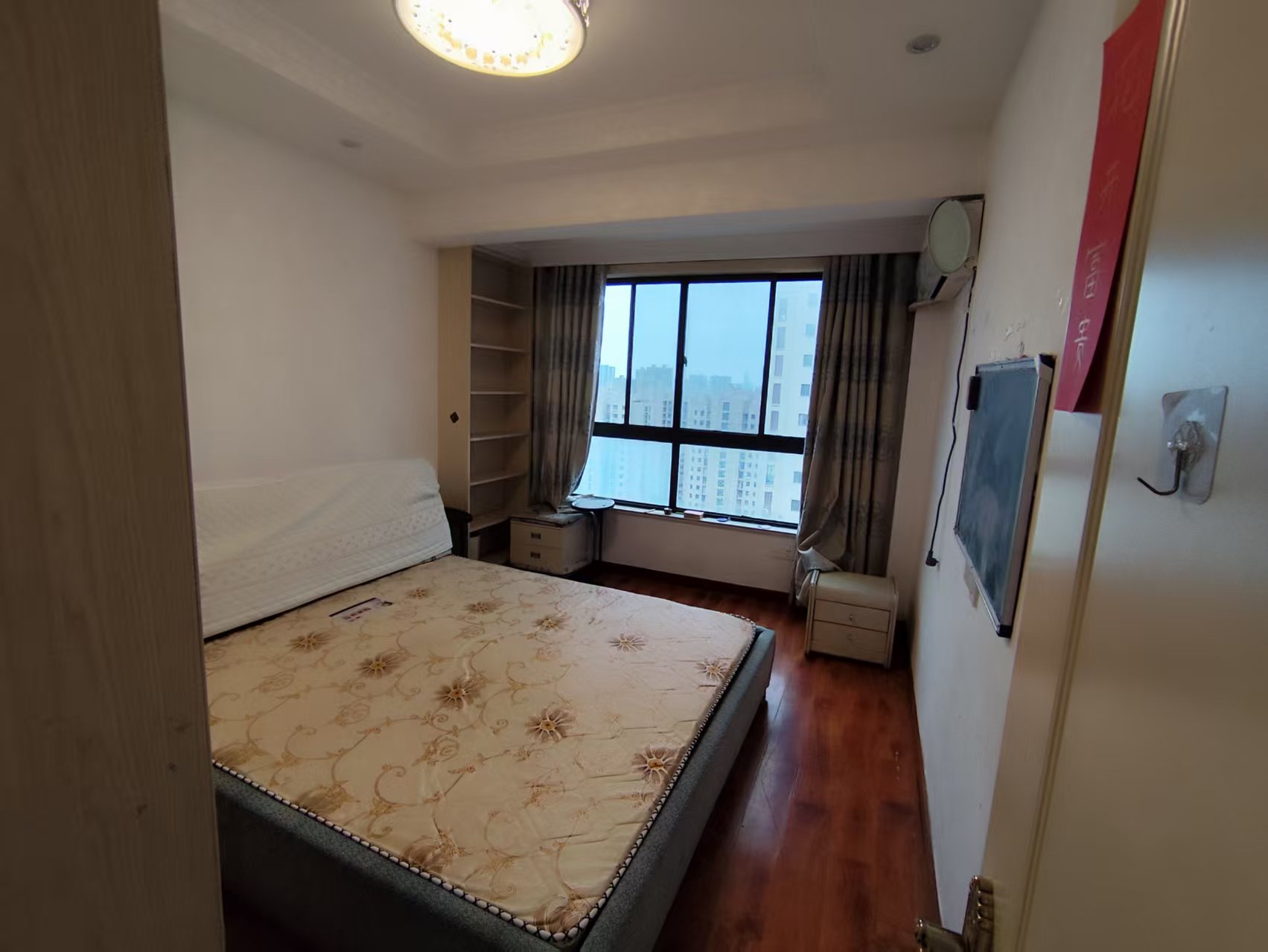 银洲·皇家花园 3室2厅1卫 102.2m²