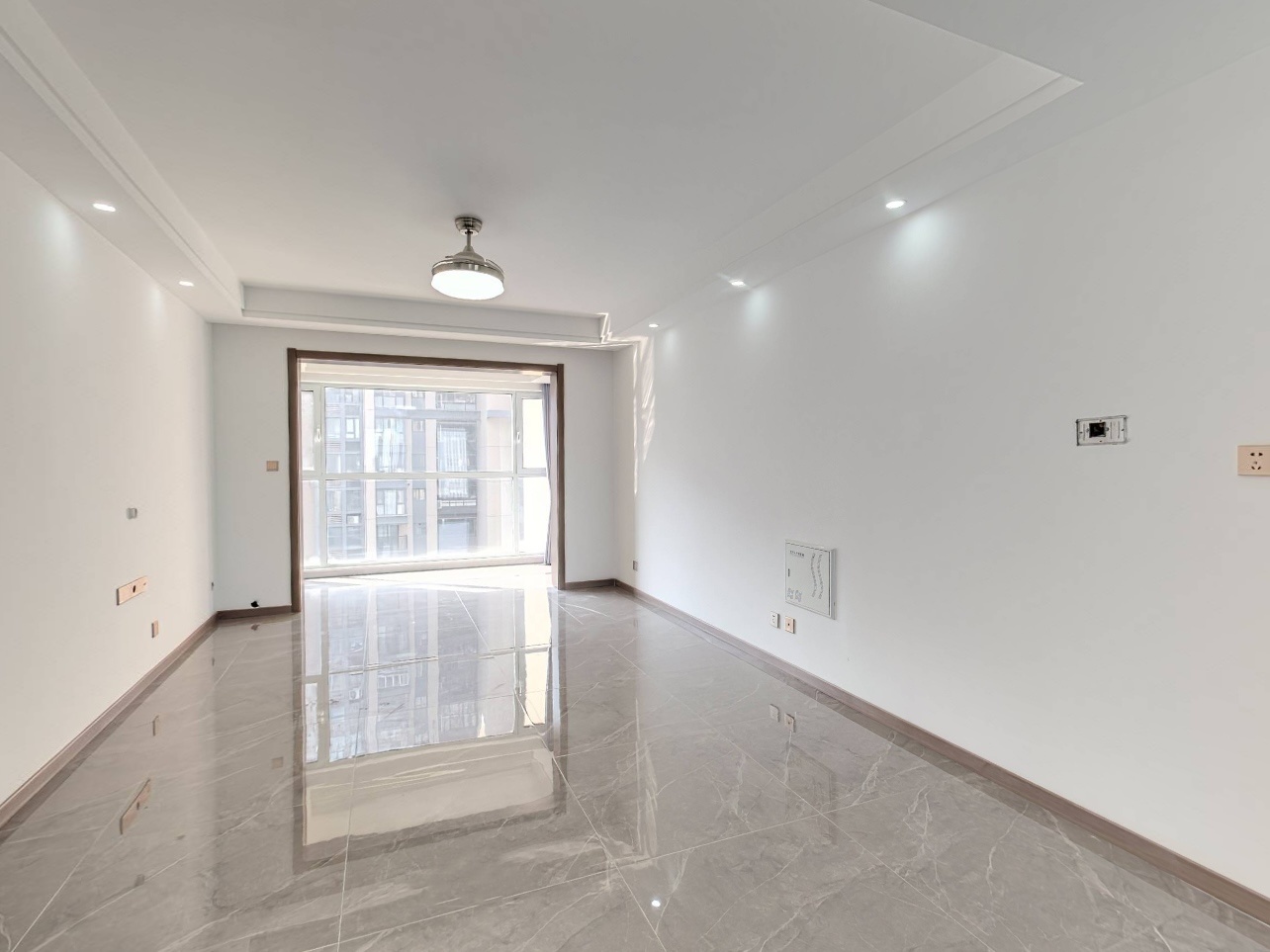 南山国际社区 3室2厅1卫 103.70m²