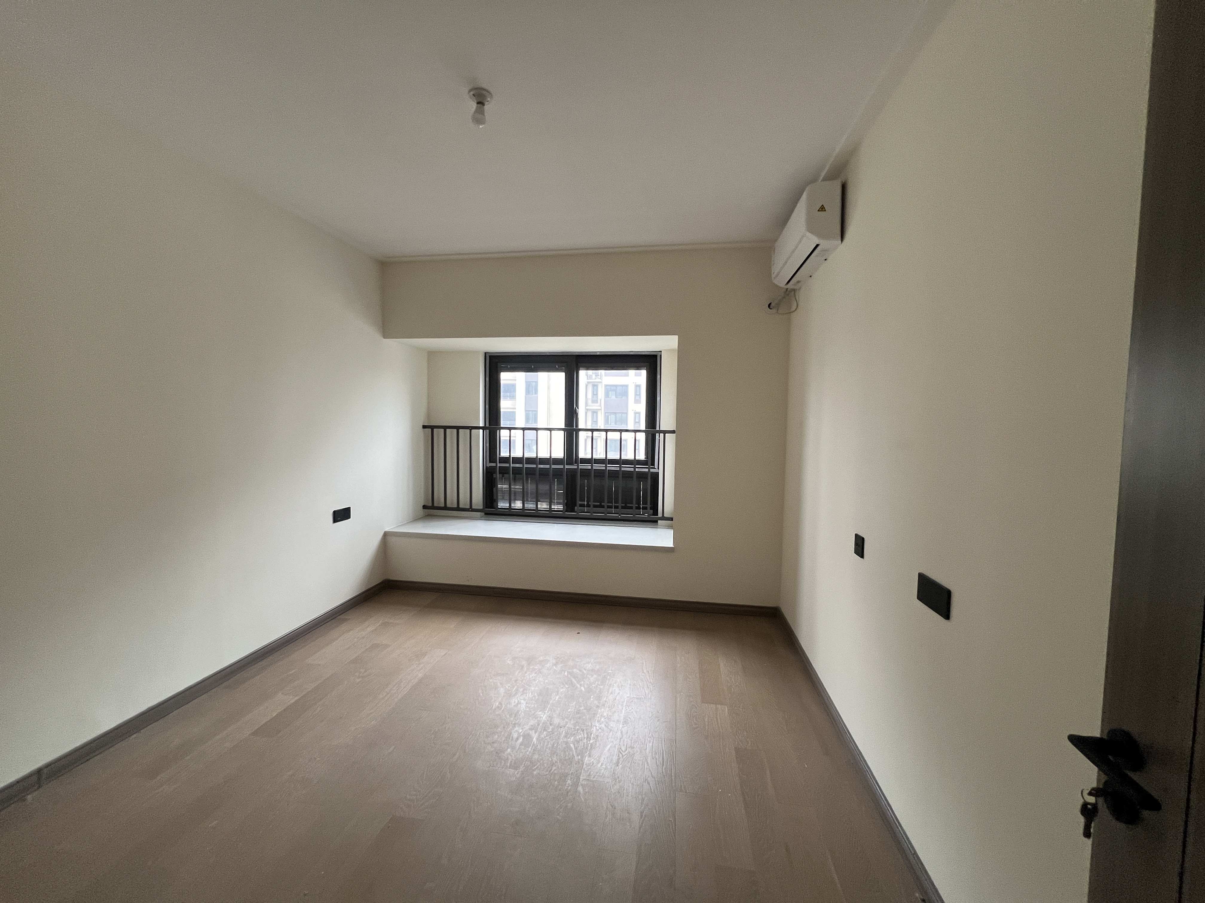 湖山源著 3室2厅1卫 100.00m&sup2;
