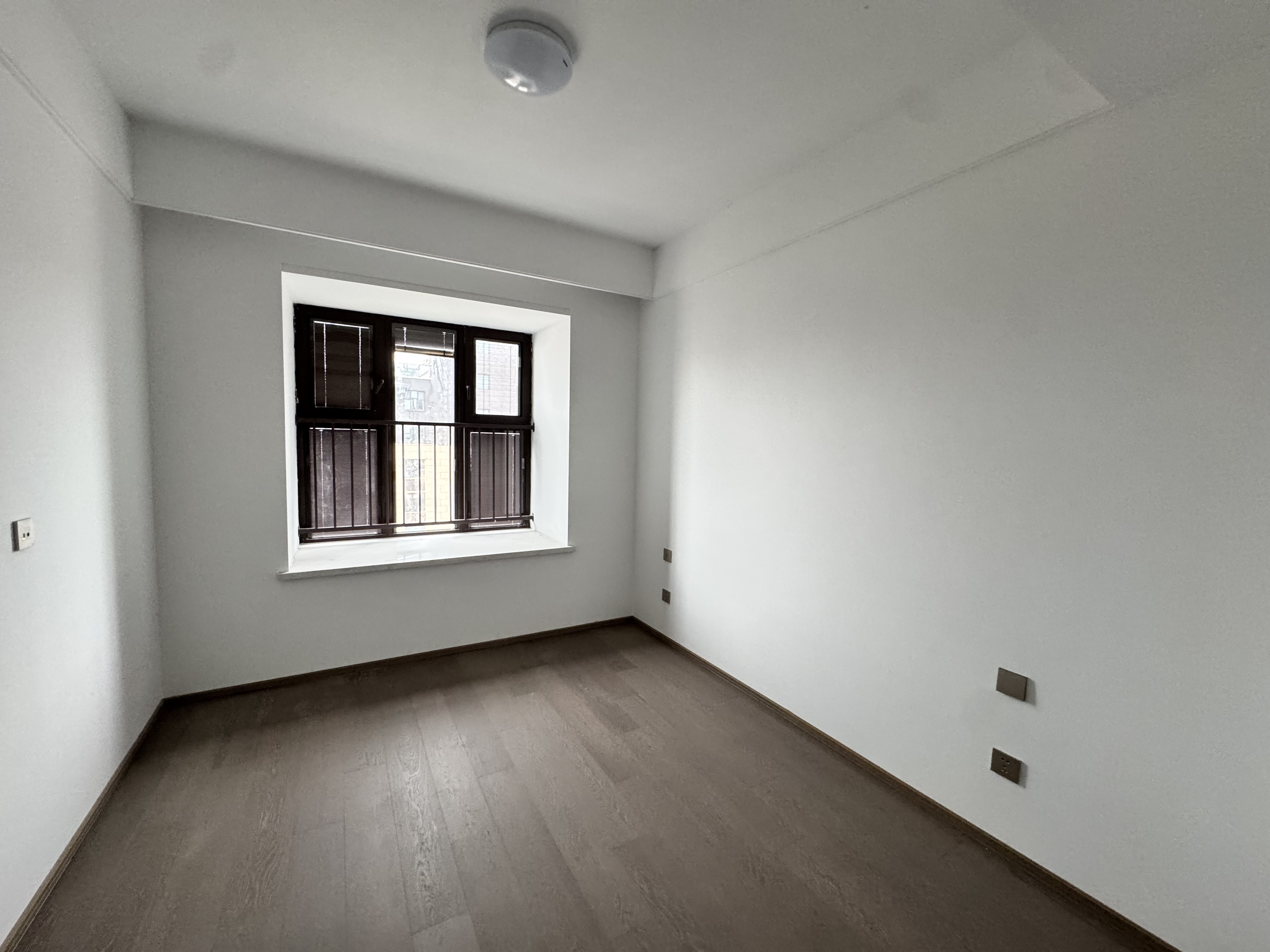 珑府 4室2厅2卫 143m&sup2;