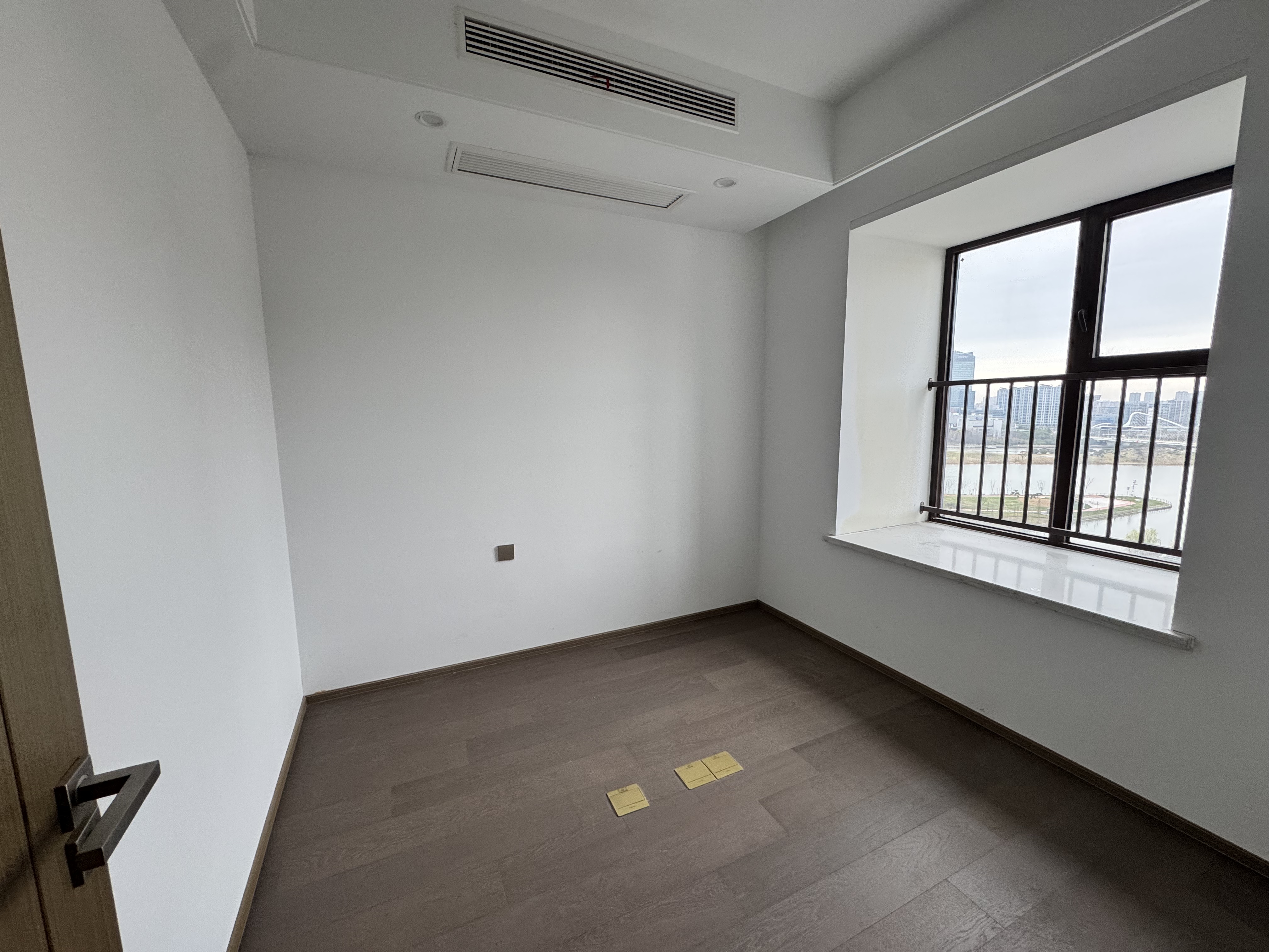 珑府 4室2厅2卫 143m&sup2;
