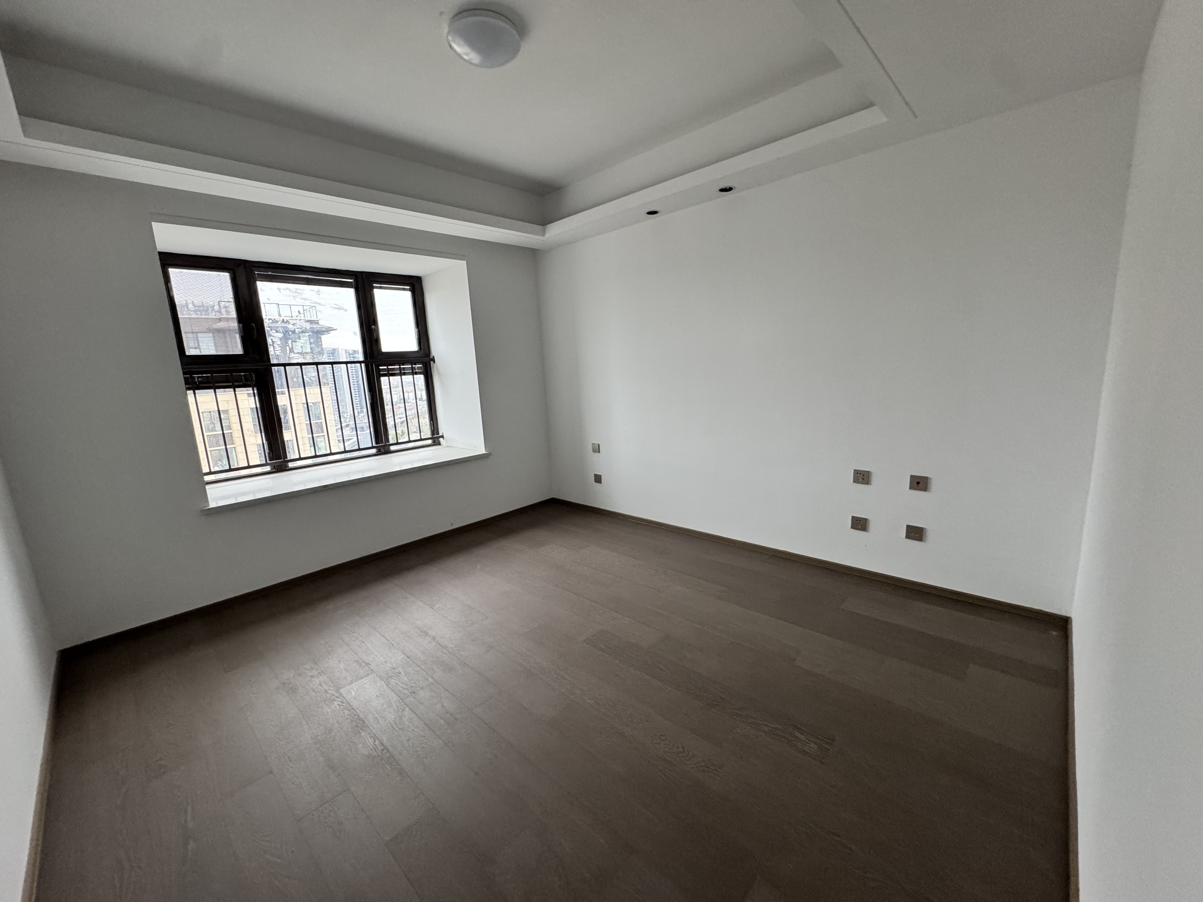 珑府 4室2厅2卫 143m&sup2;