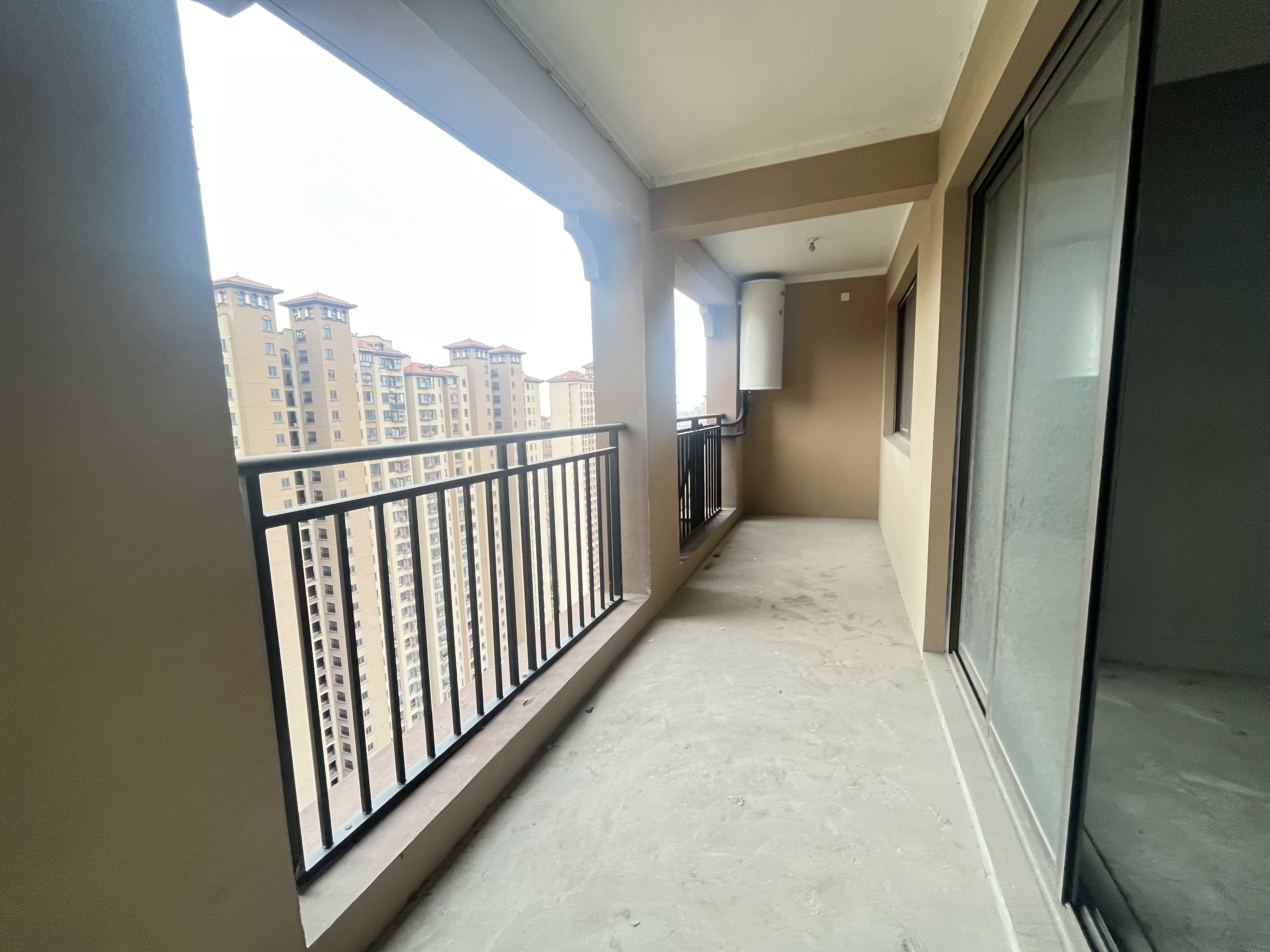 华强城四期 4室2厅2卫 142m&sup2;