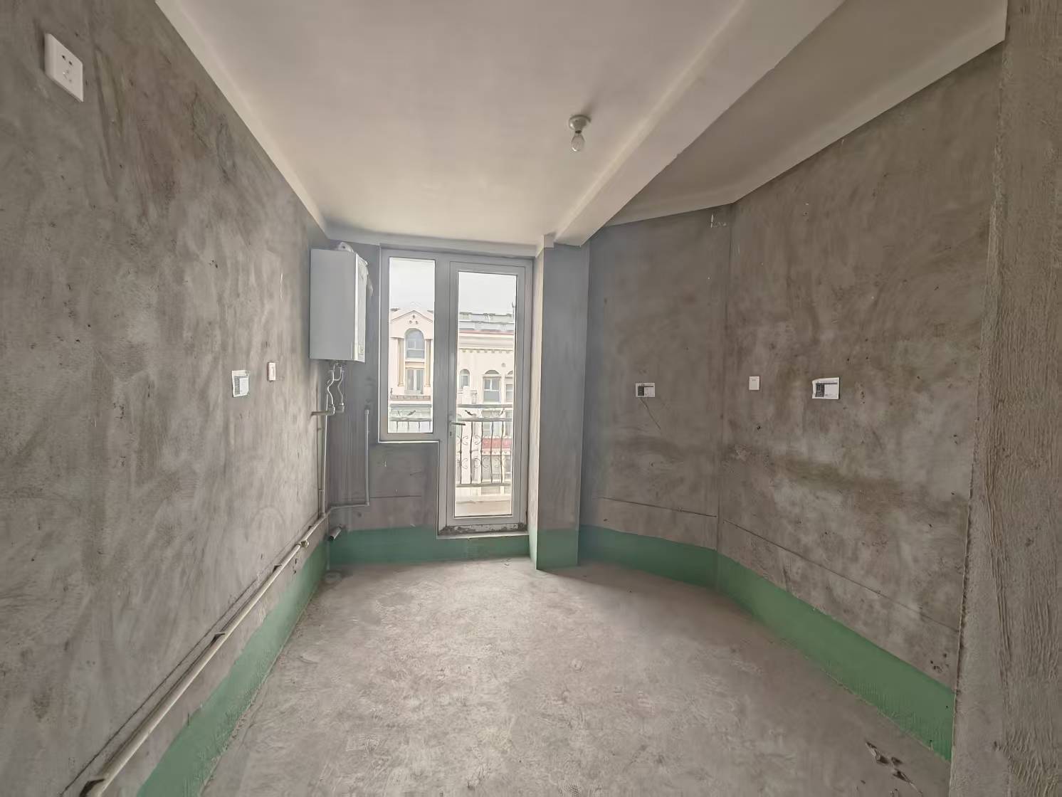军山花园 4室2厅2卫 185.5m²