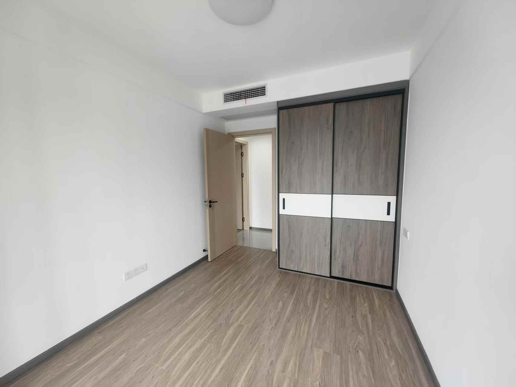红星天铂 4室2厅2卫 128.03m&sup2;
