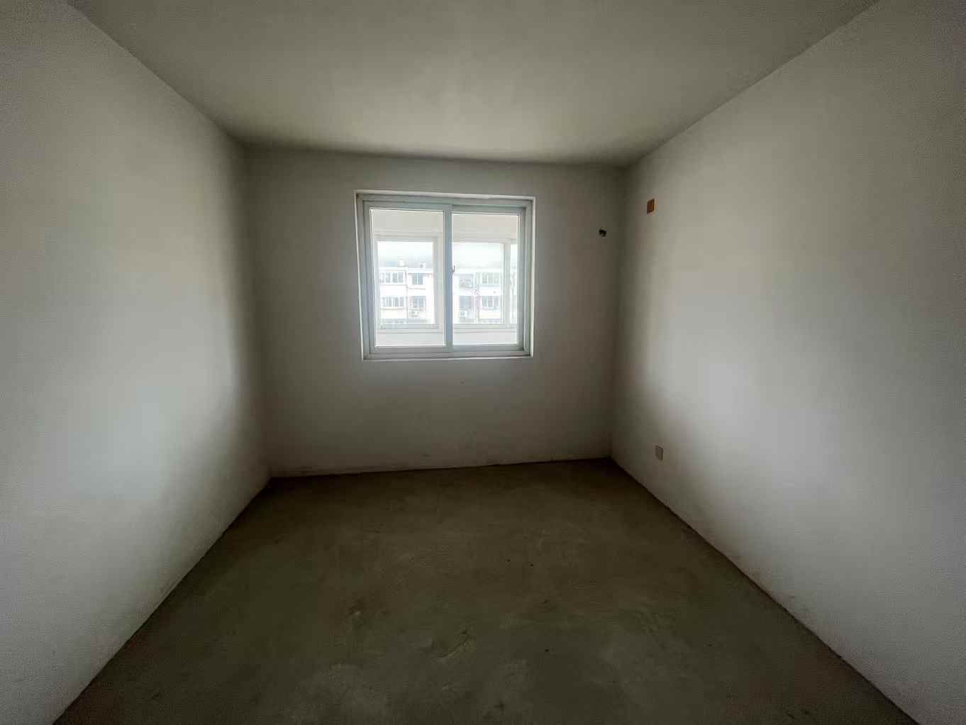 怡园新邸 4室2厅1卫 141.74m²