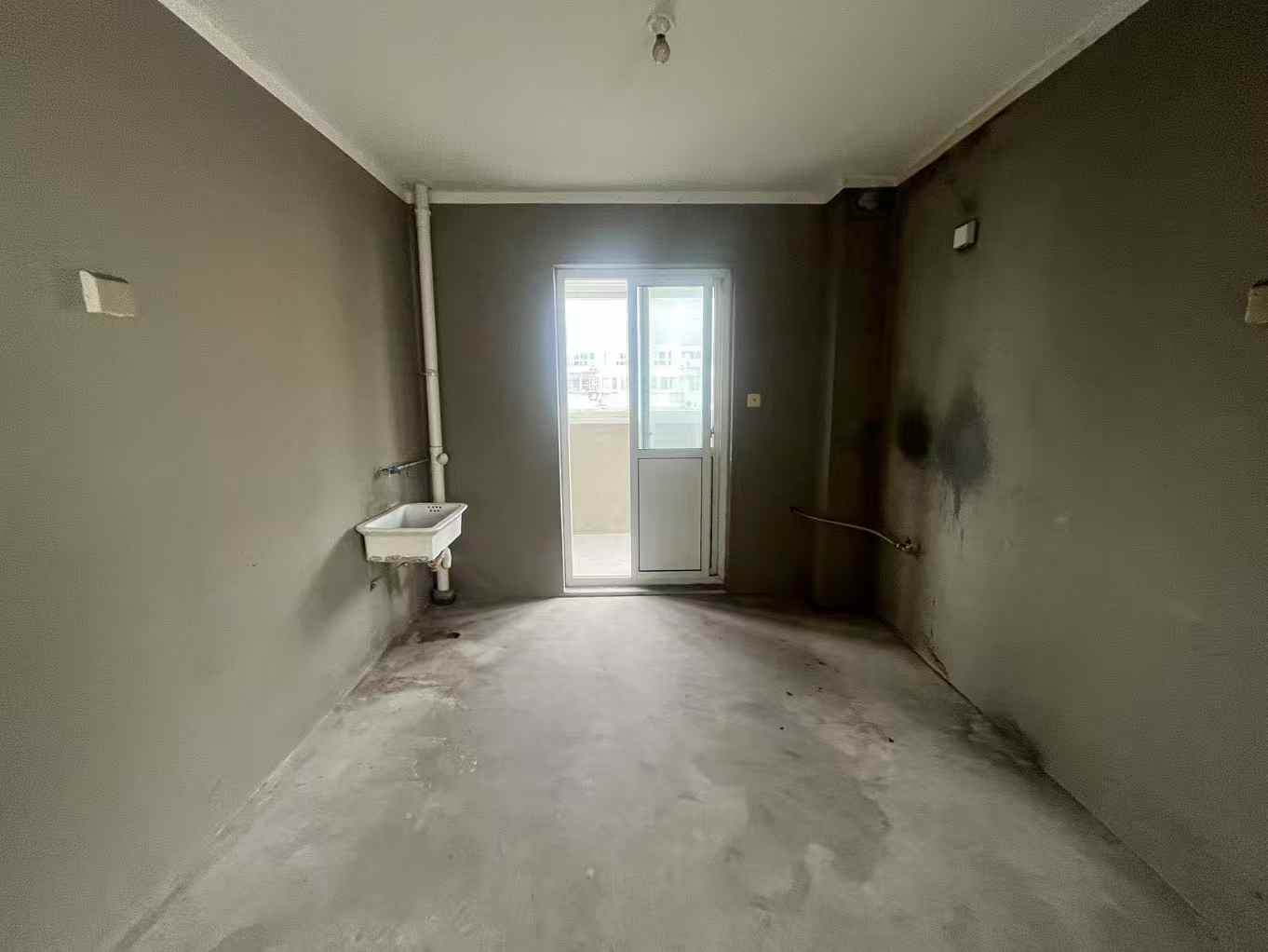 怡园新邸 4室2厅1卫 141.74m²