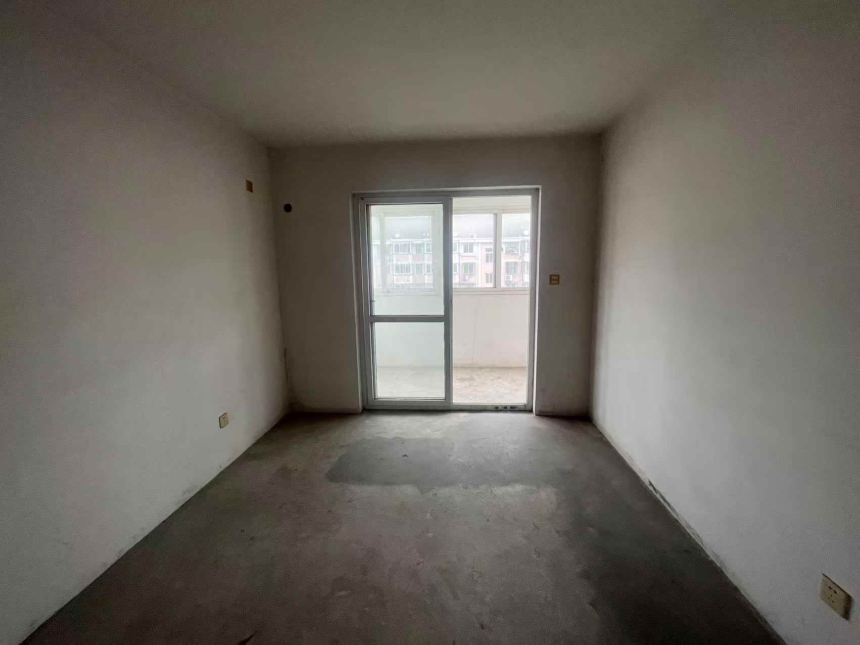 怡园新邸 4室2厅1卫 141.74m²