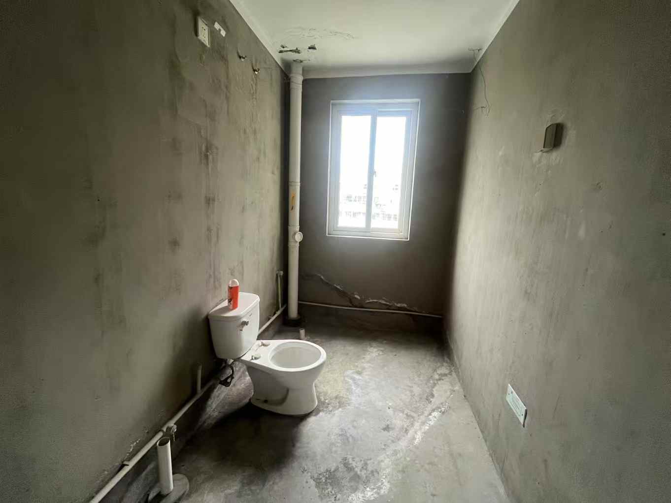 怡园新邸 4室2厅1卫 141.74m²