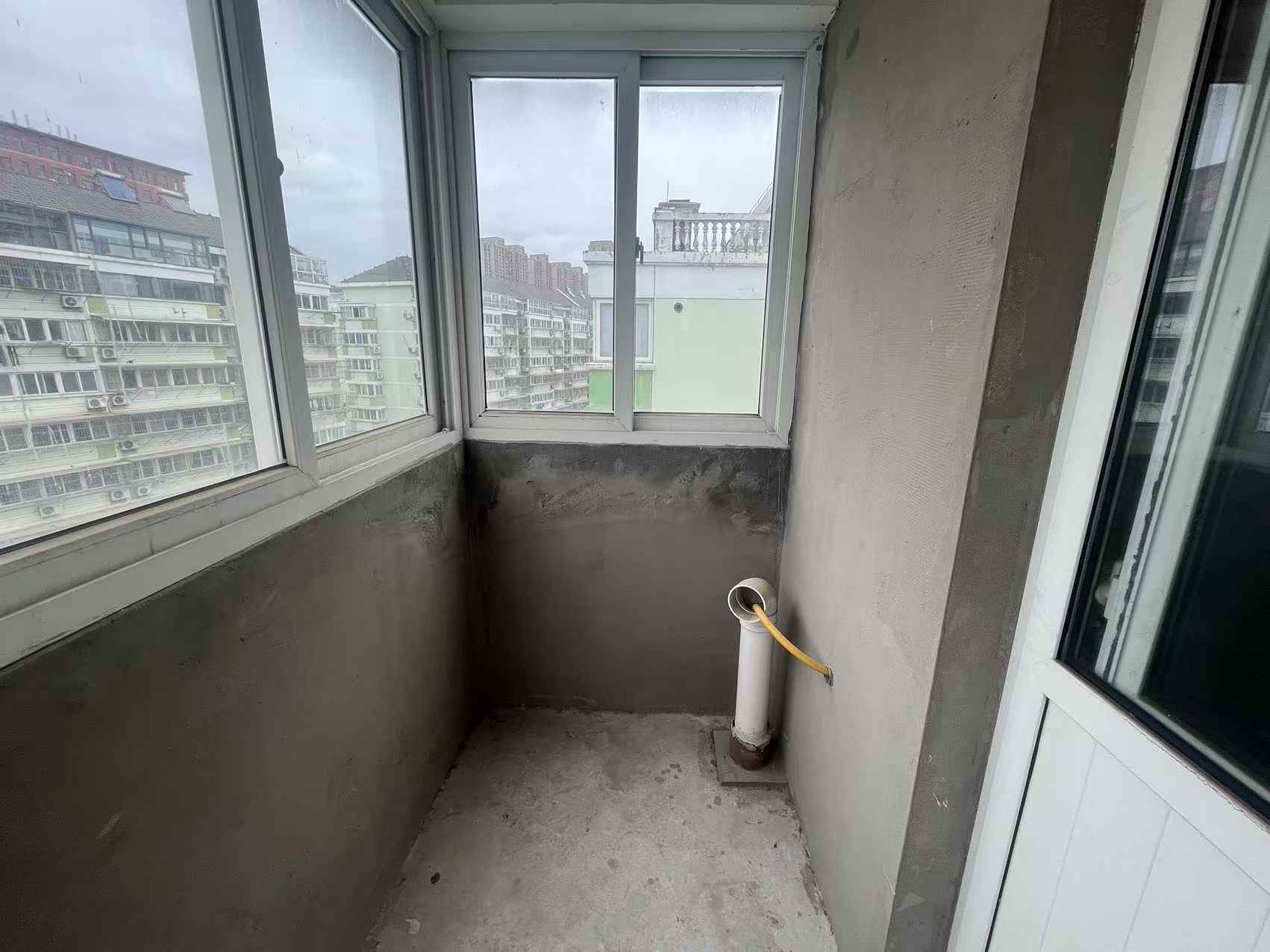 怡园新邸 4室2厅1卫 141.74m²