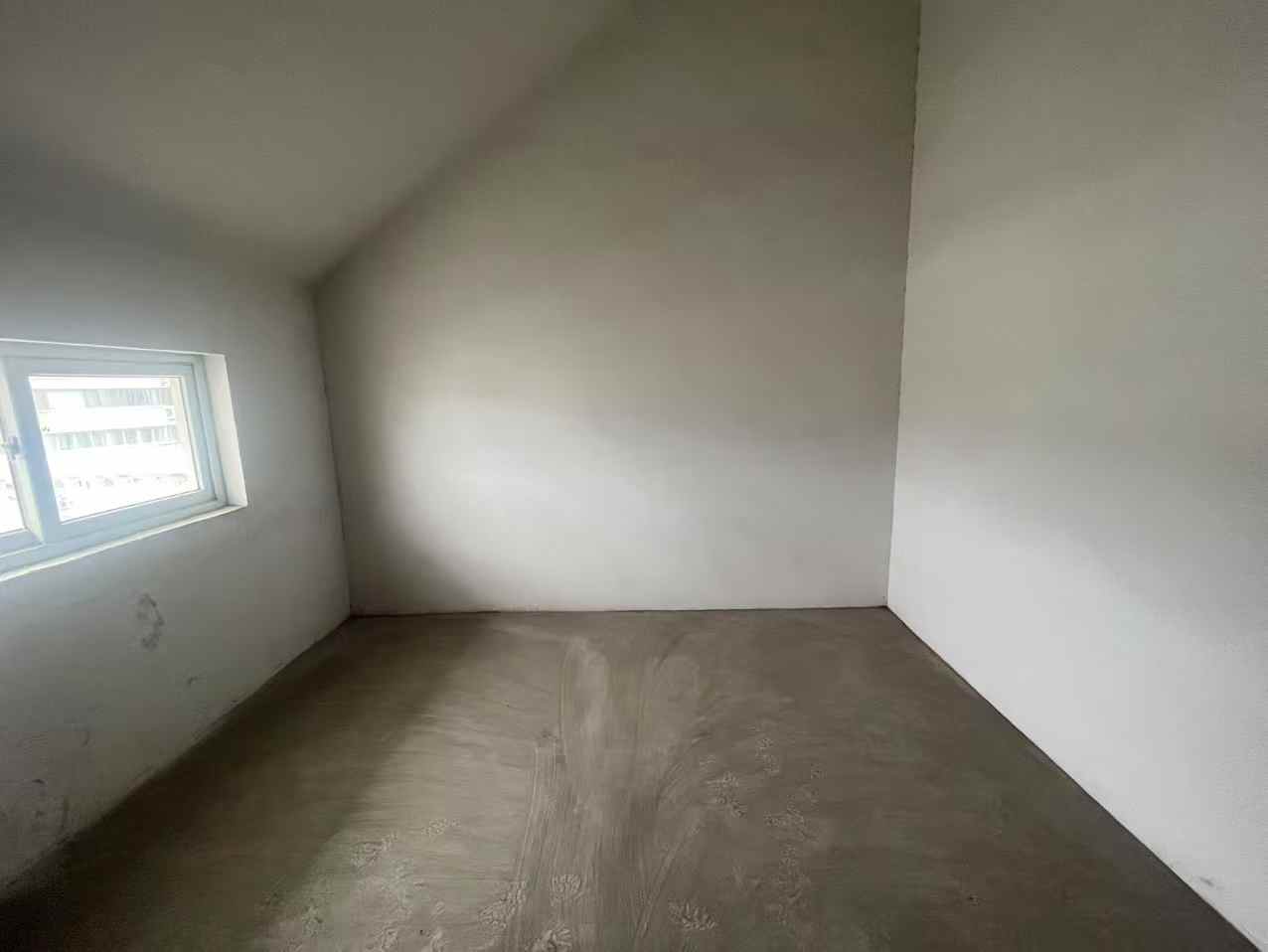怡园新邸 4室2厅1卫 141.74m²