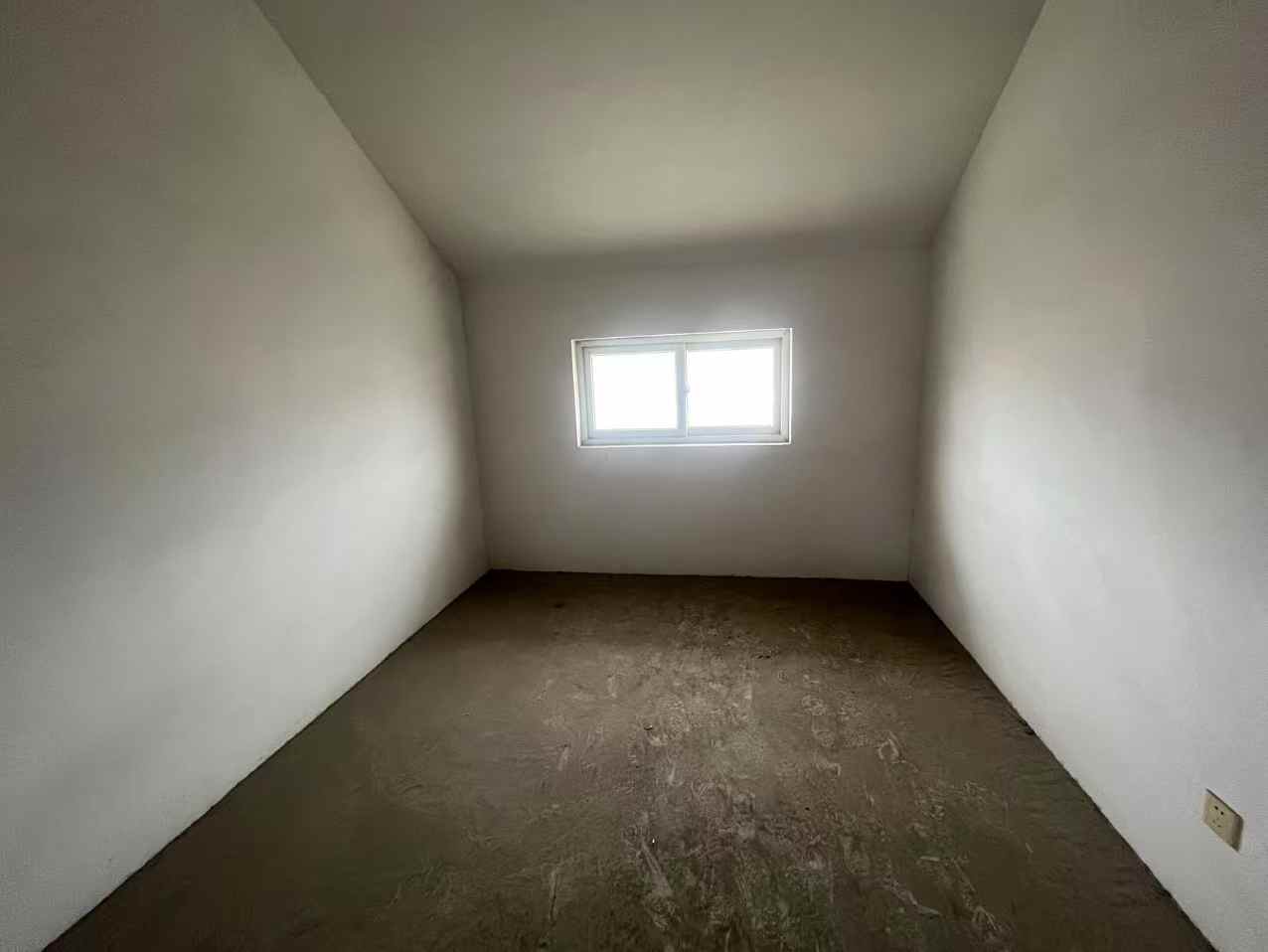 怡园新邸 4室2厅1卫 141.74m²