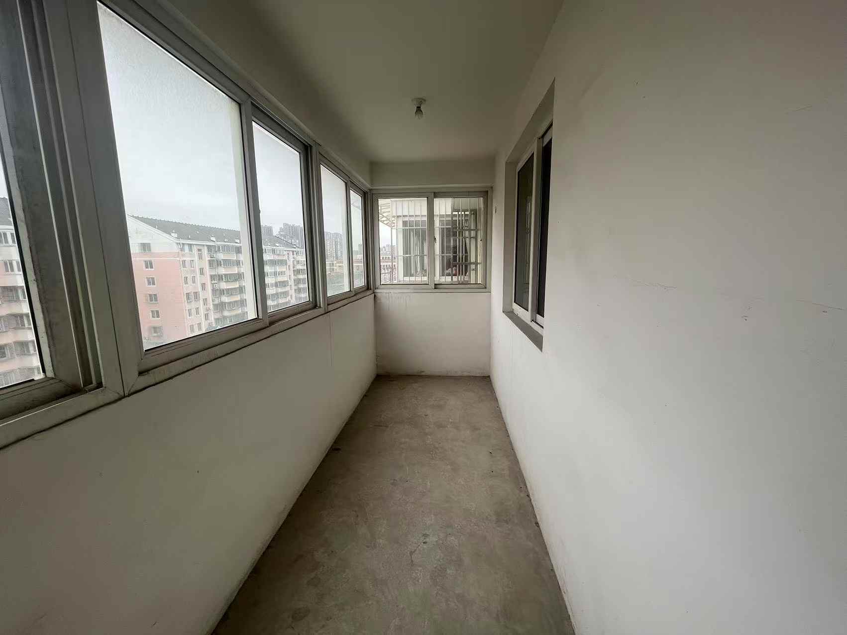 怡园新邸 4室2厅1卫 141.74m²