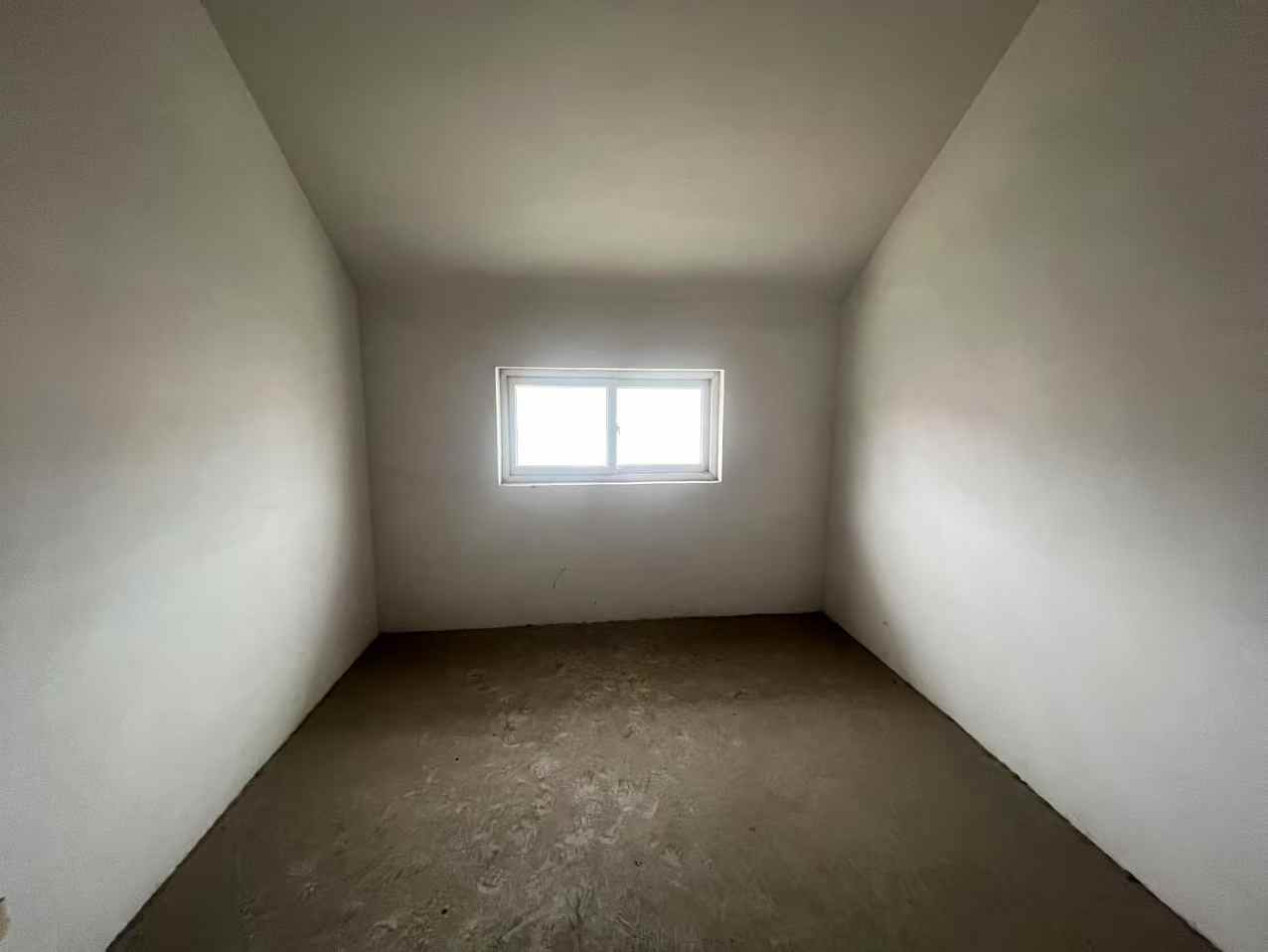 怡园新邸 4室2厅1卫 141.74m²