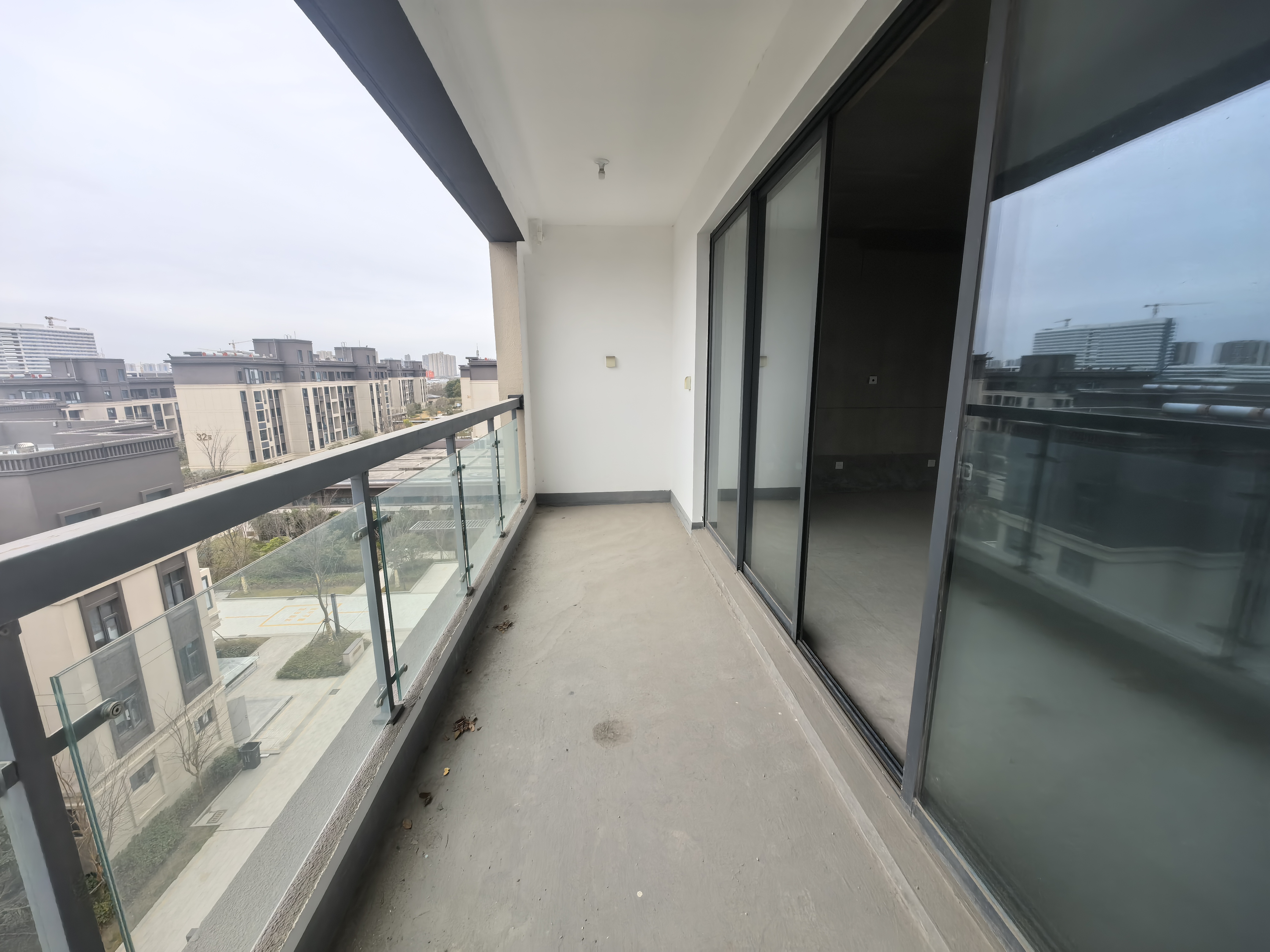 神辉上麟府 5室2厅3卫 185m²