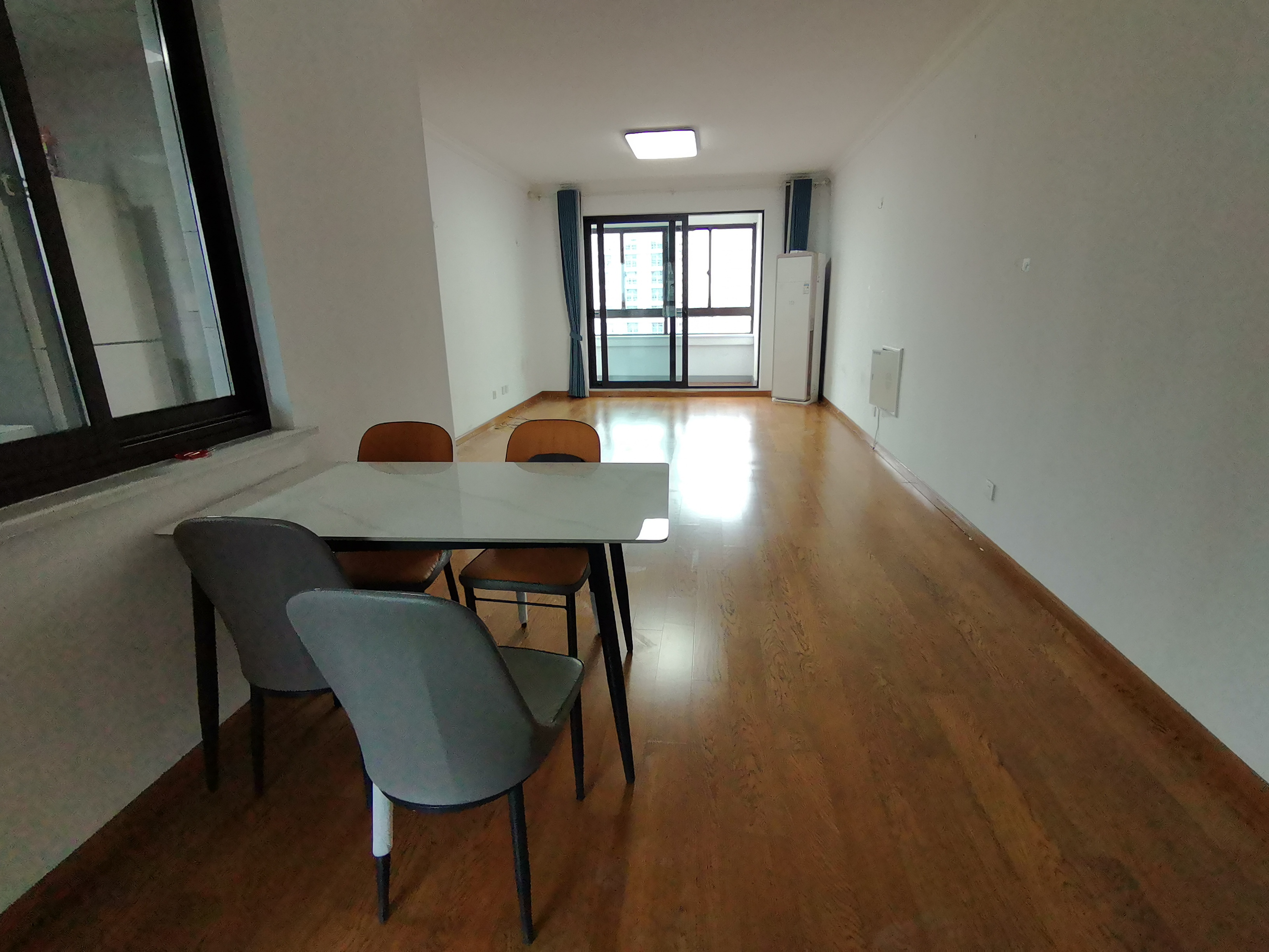 保利香槟国际 4室2厅2卫 144m²