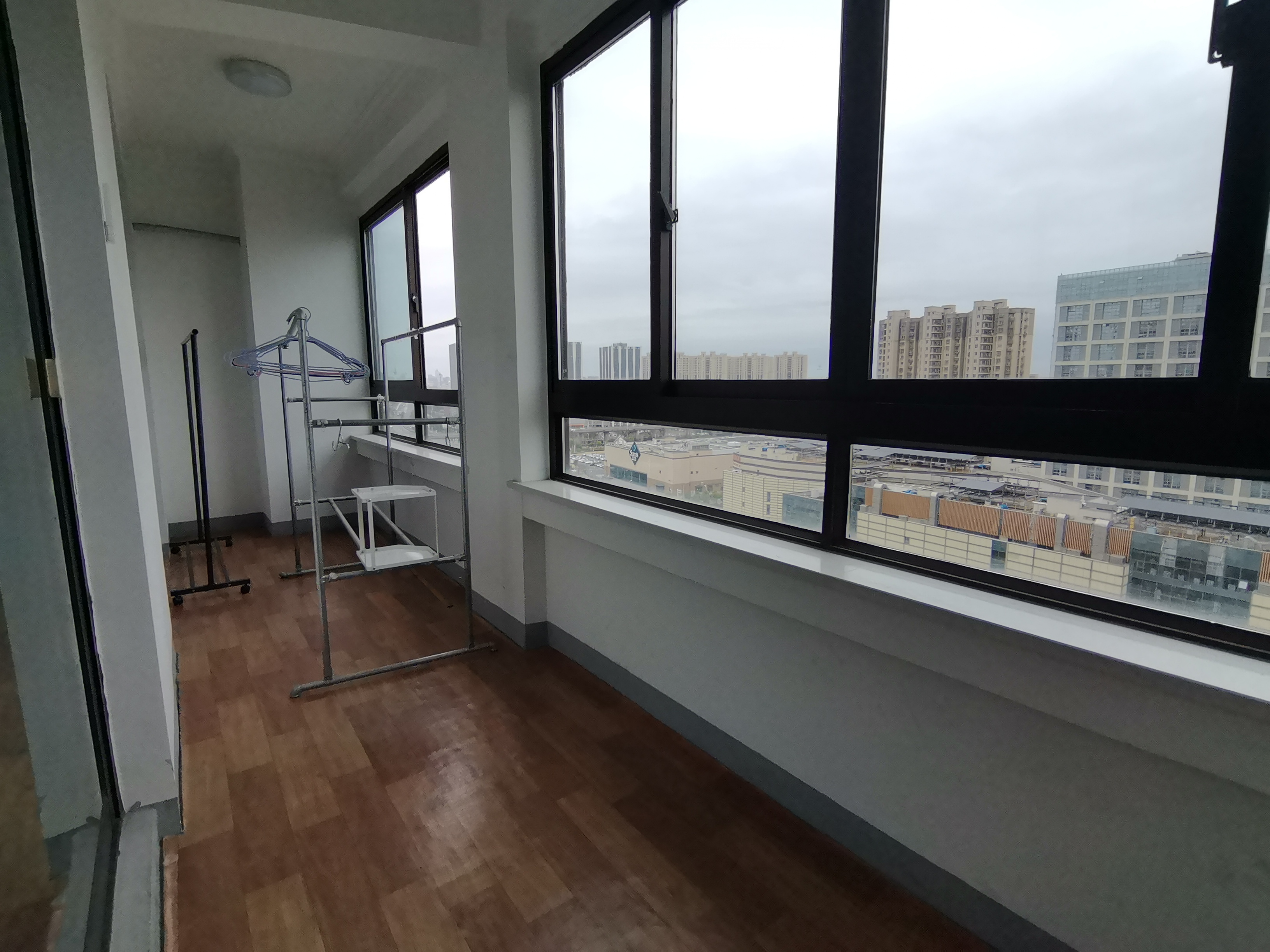 保利香槟国际 4室2厅2卫 144m²