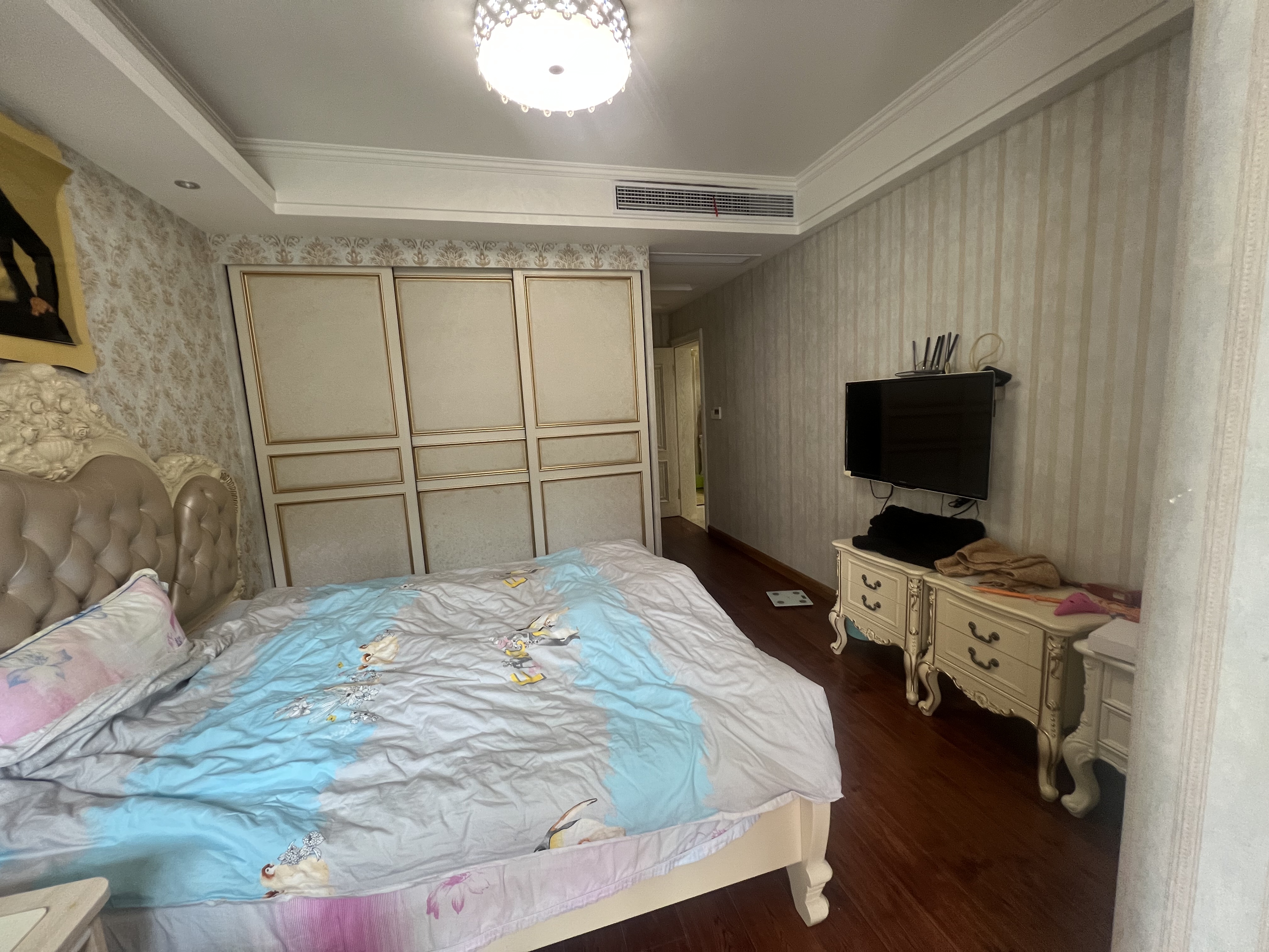 华强城 4室2厅2卫 136m&sup2;