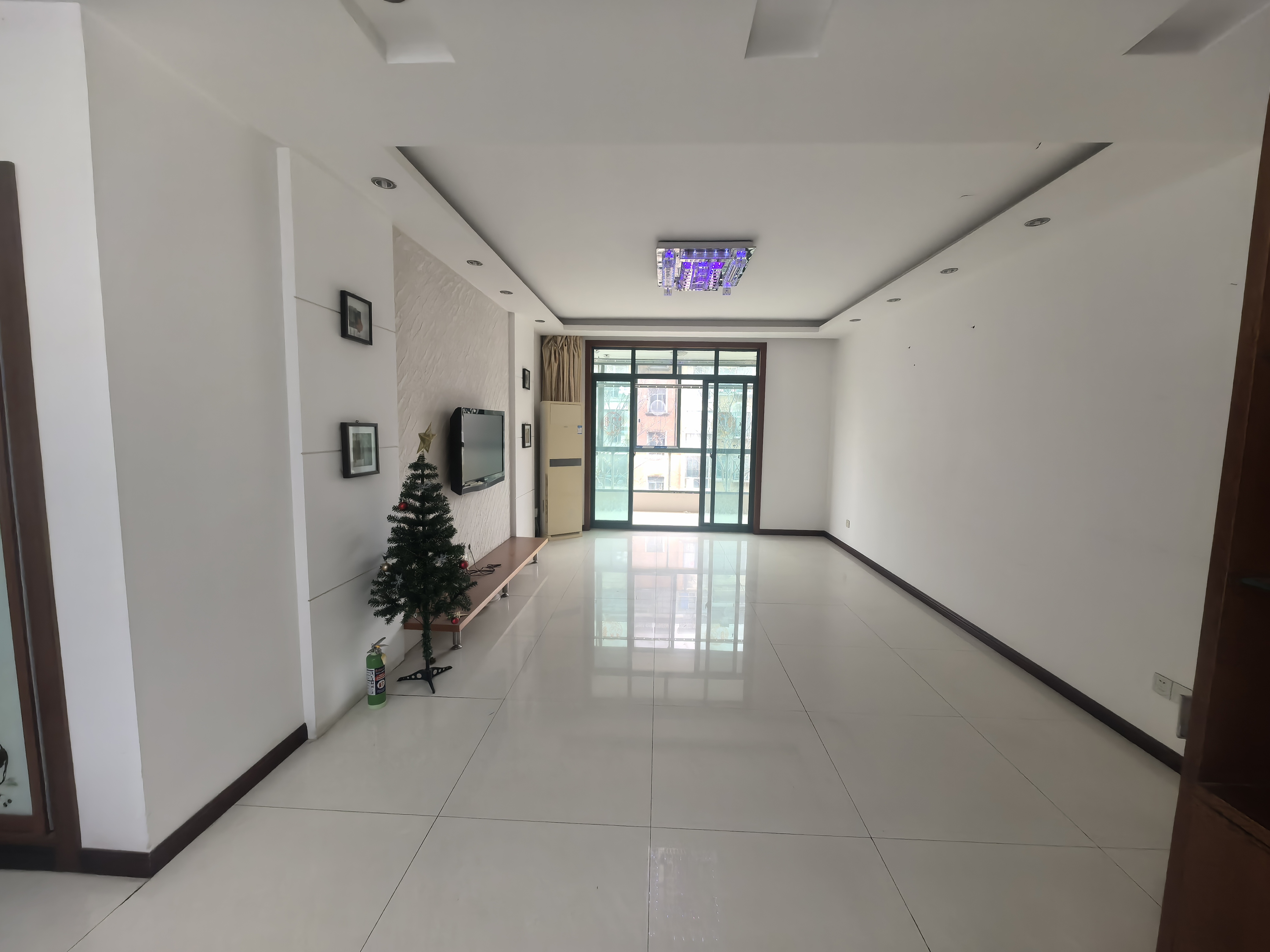 江海皇都私家花园 4室2厅1卫 131.60m²