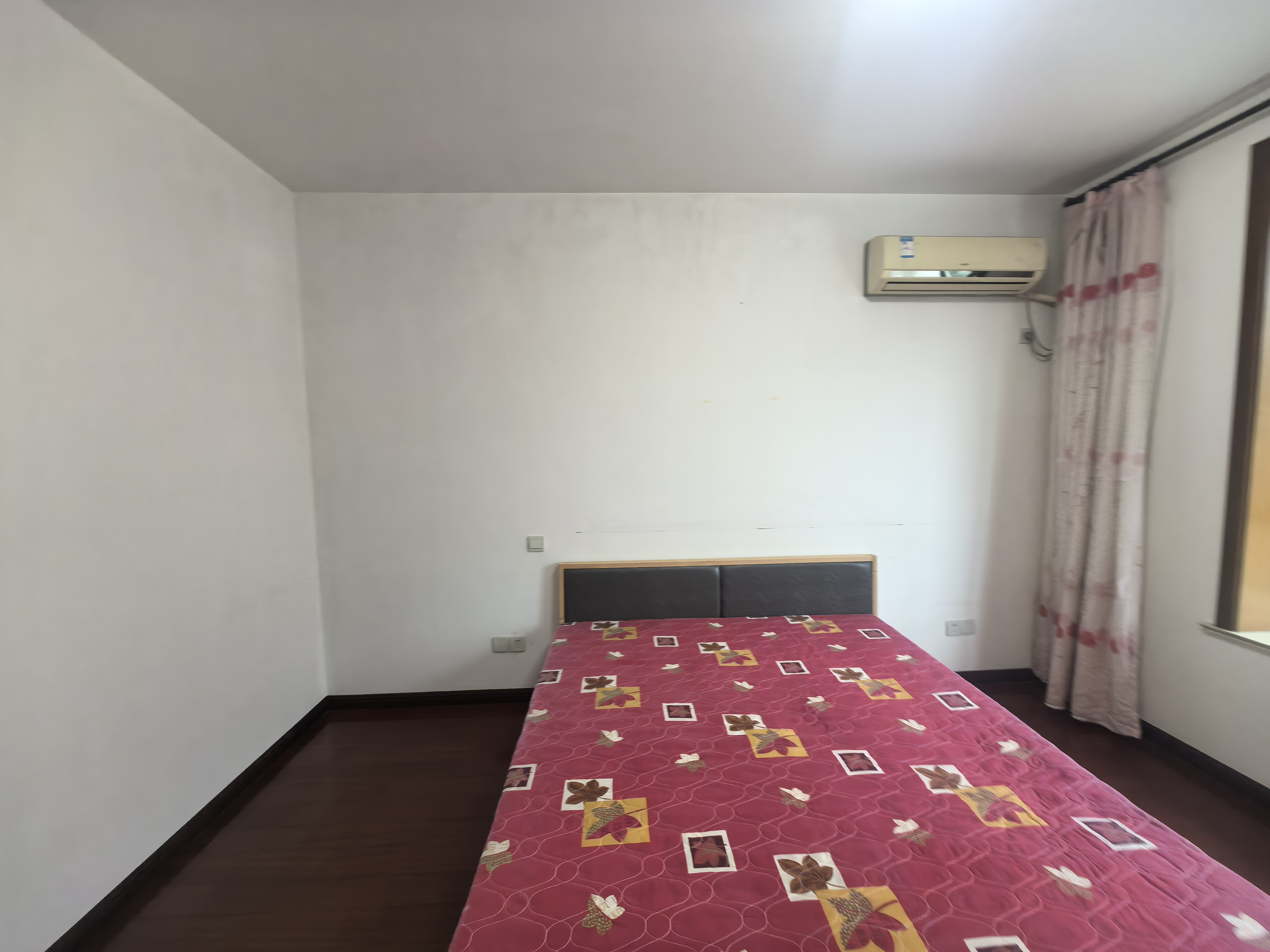 江海皇都私家花园 4室2厅1卫 131.60m²