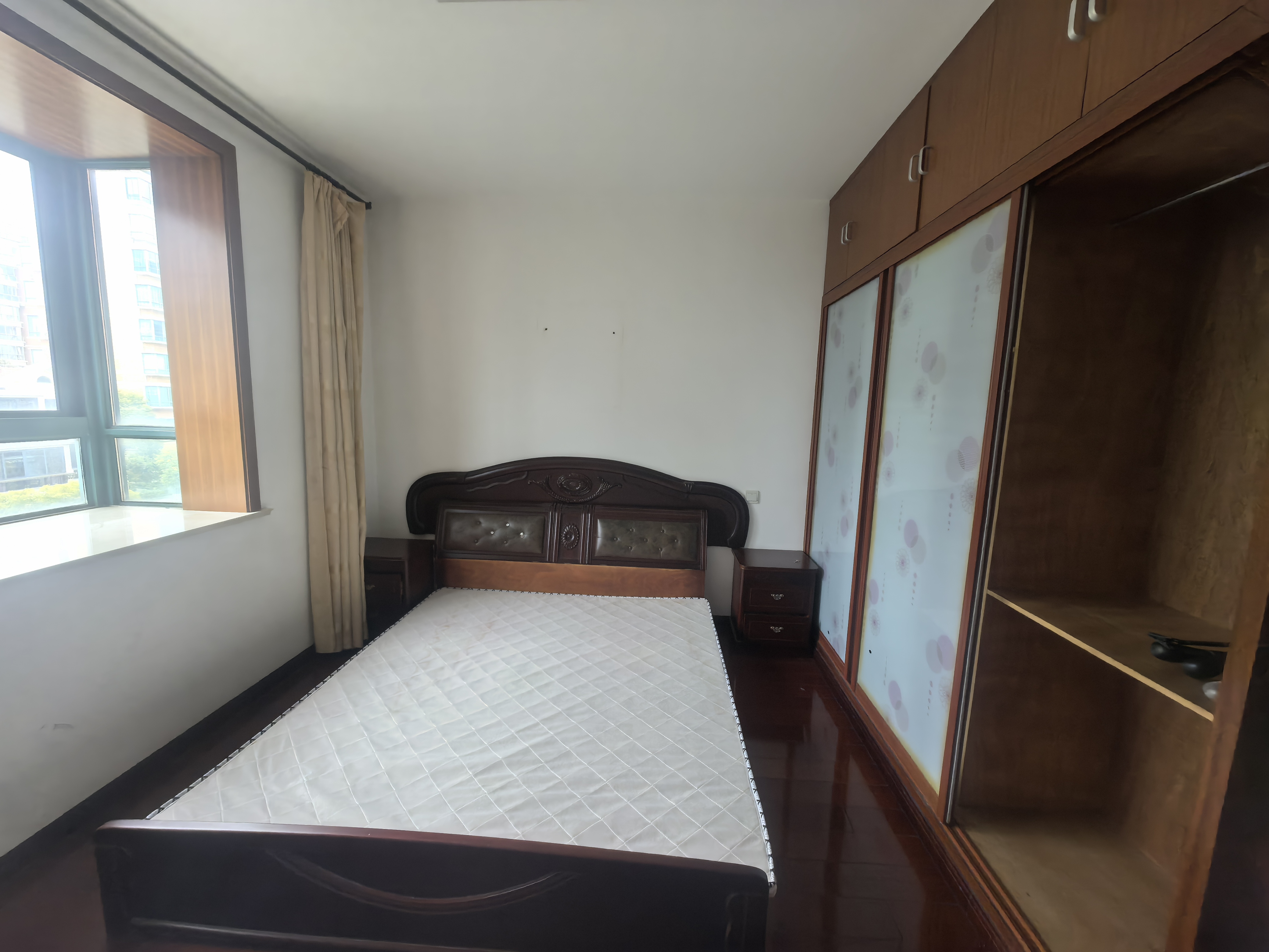 江海皇都私家花园 4室2厅1卫 131.60m²