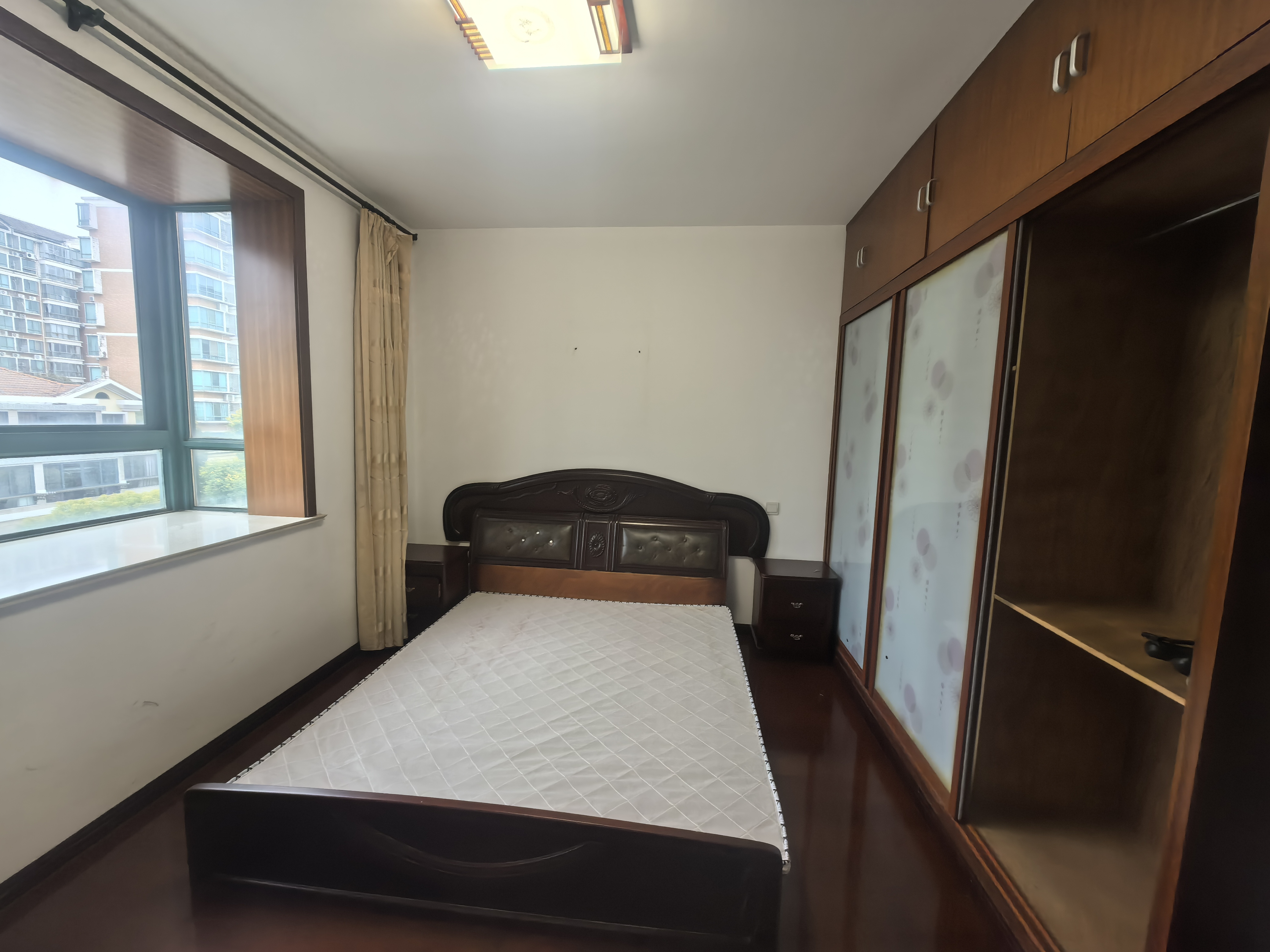 江海皇都私家花园 4室2厅1卫 131.60m²
