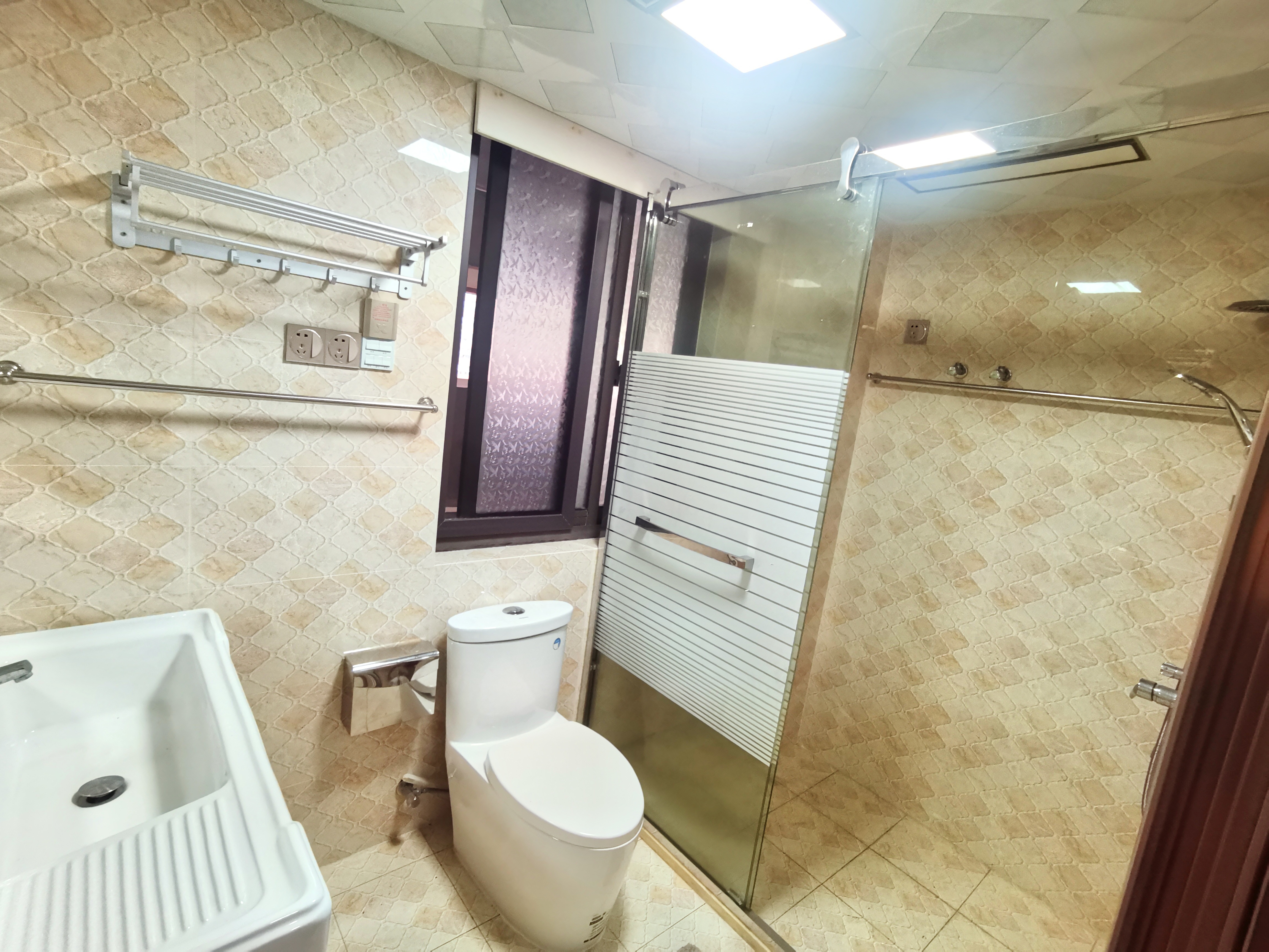 万濠星城 3室2厅1卫 98.04m&sup2;
