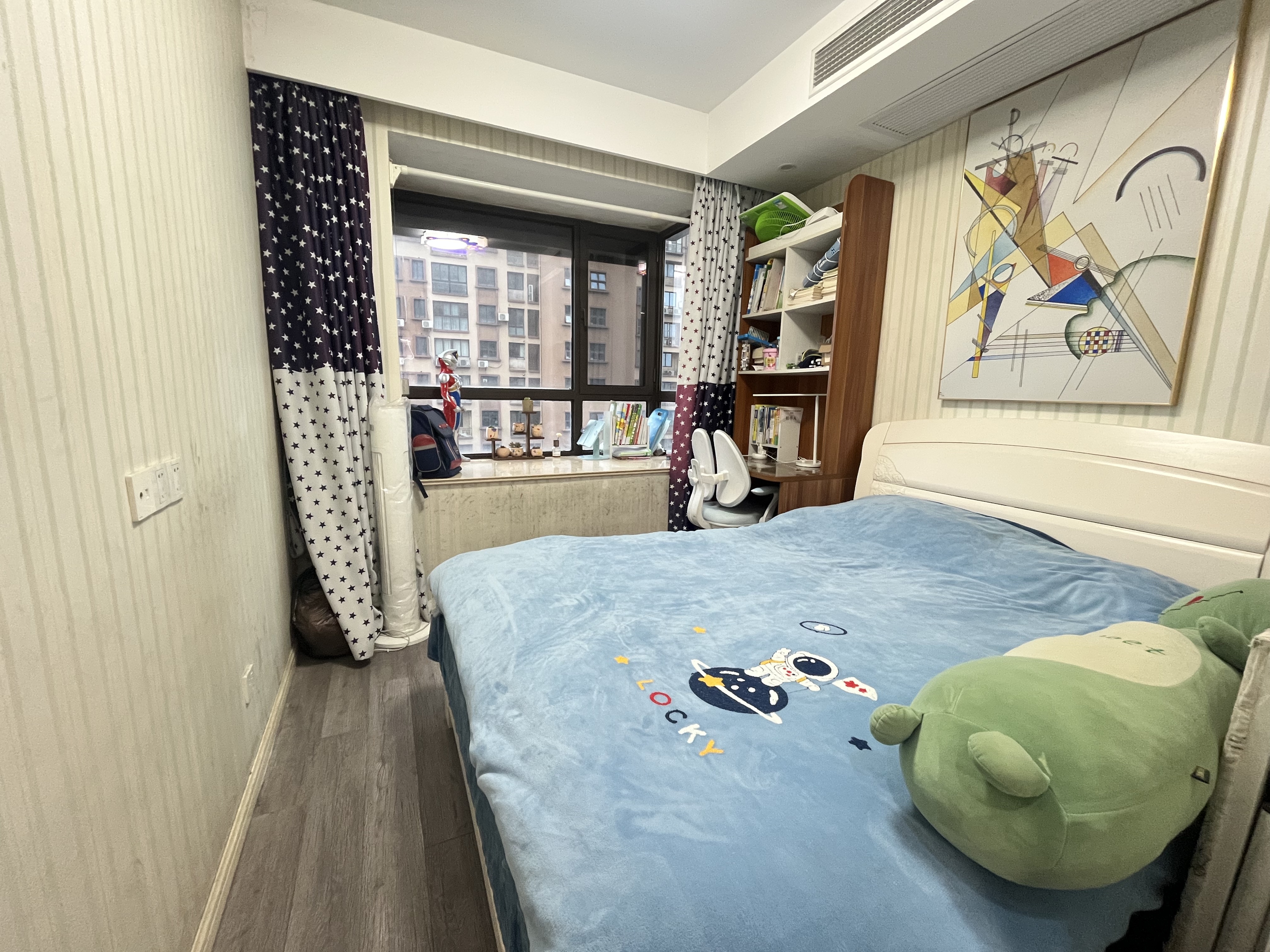 华强城一期 3室2厅1卫 101m&sup2;