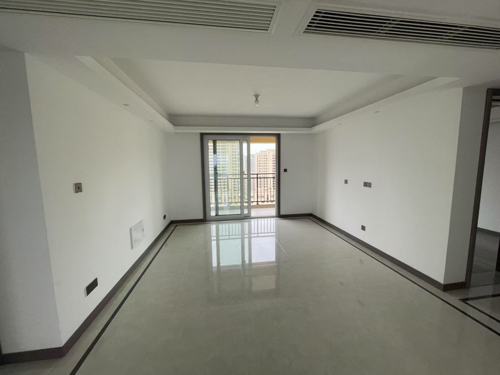 世茂云锦(九龙庭广场) 4室2厅2卫 148.00m²