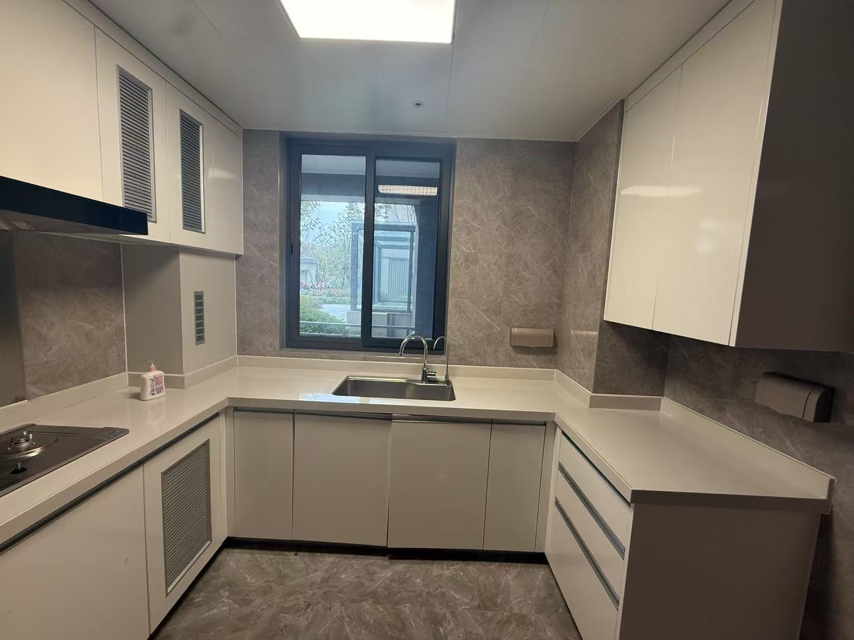 北纬31度 3室2厅2卫 110.49m&sup2;