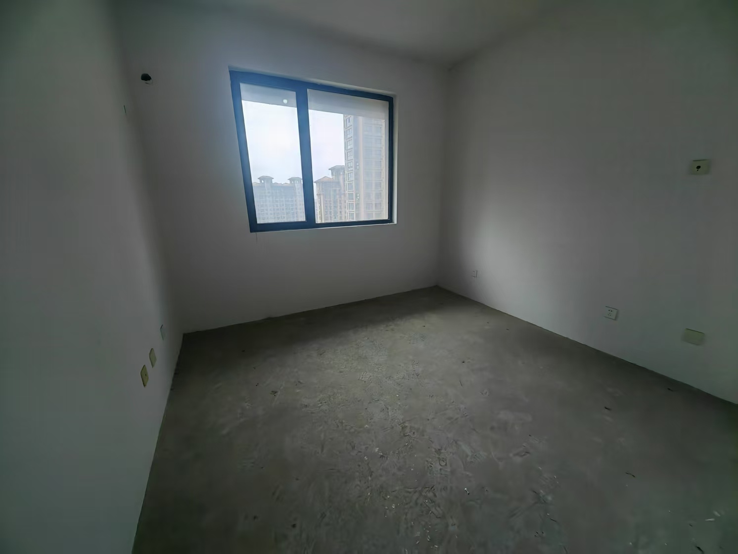 中港翡翠城 3室2厅1卫 89m²
