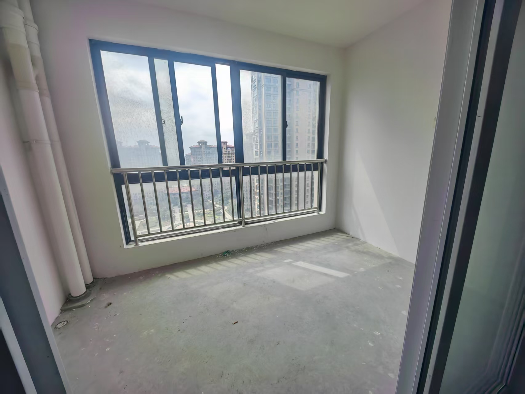 中港翡翠城 3室2厅1卫 89m²