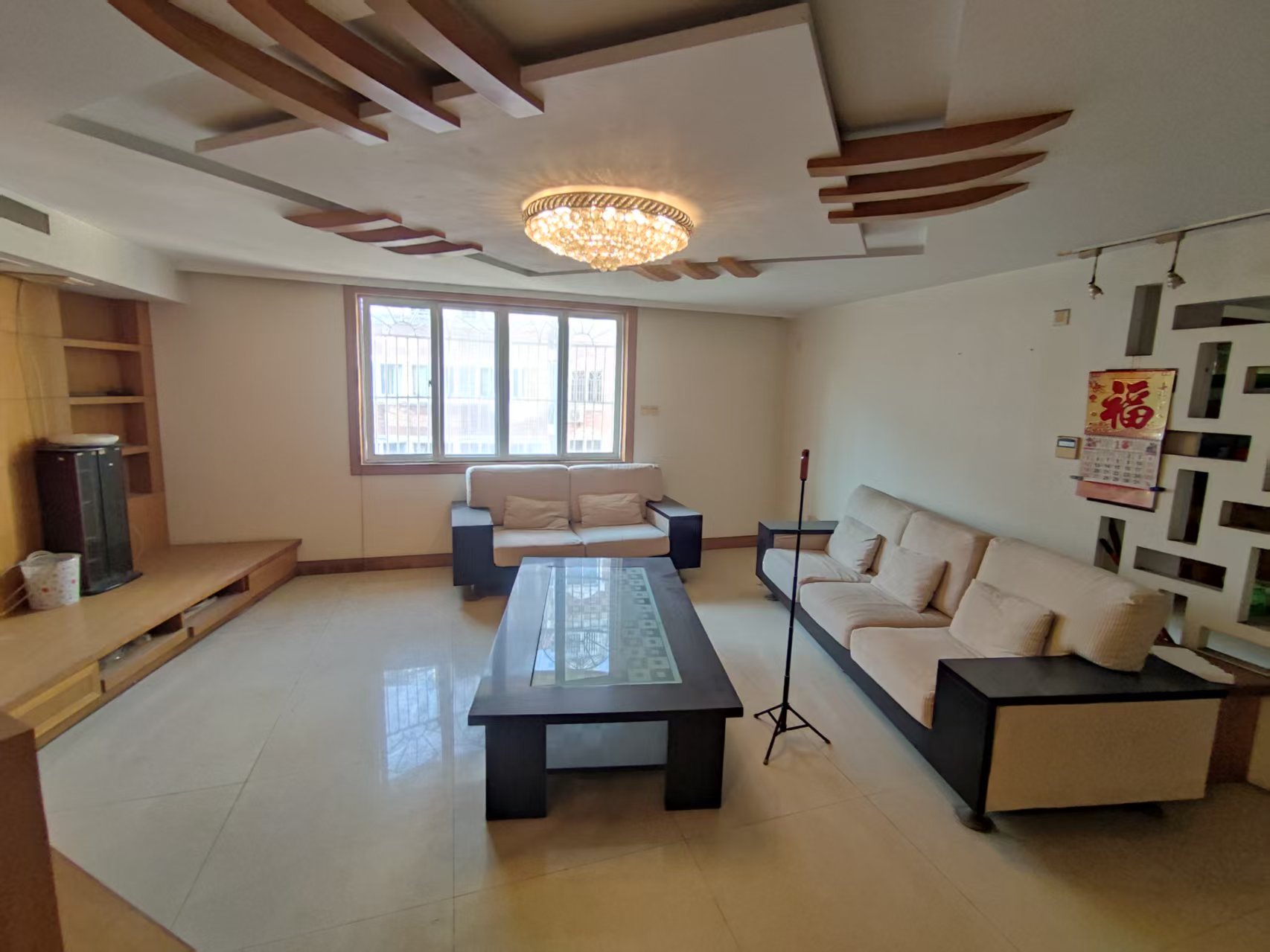 黎明花园 4室2厅2卫 169m²