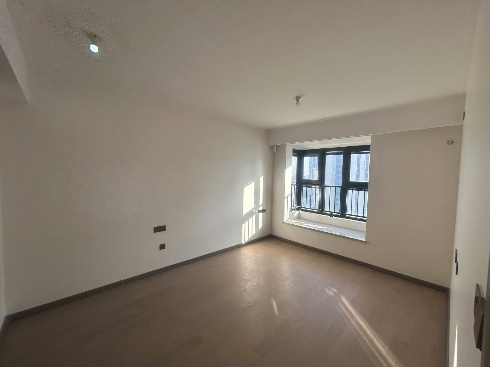万科翡翠公园 3室2厅2卫 117m&sup2;