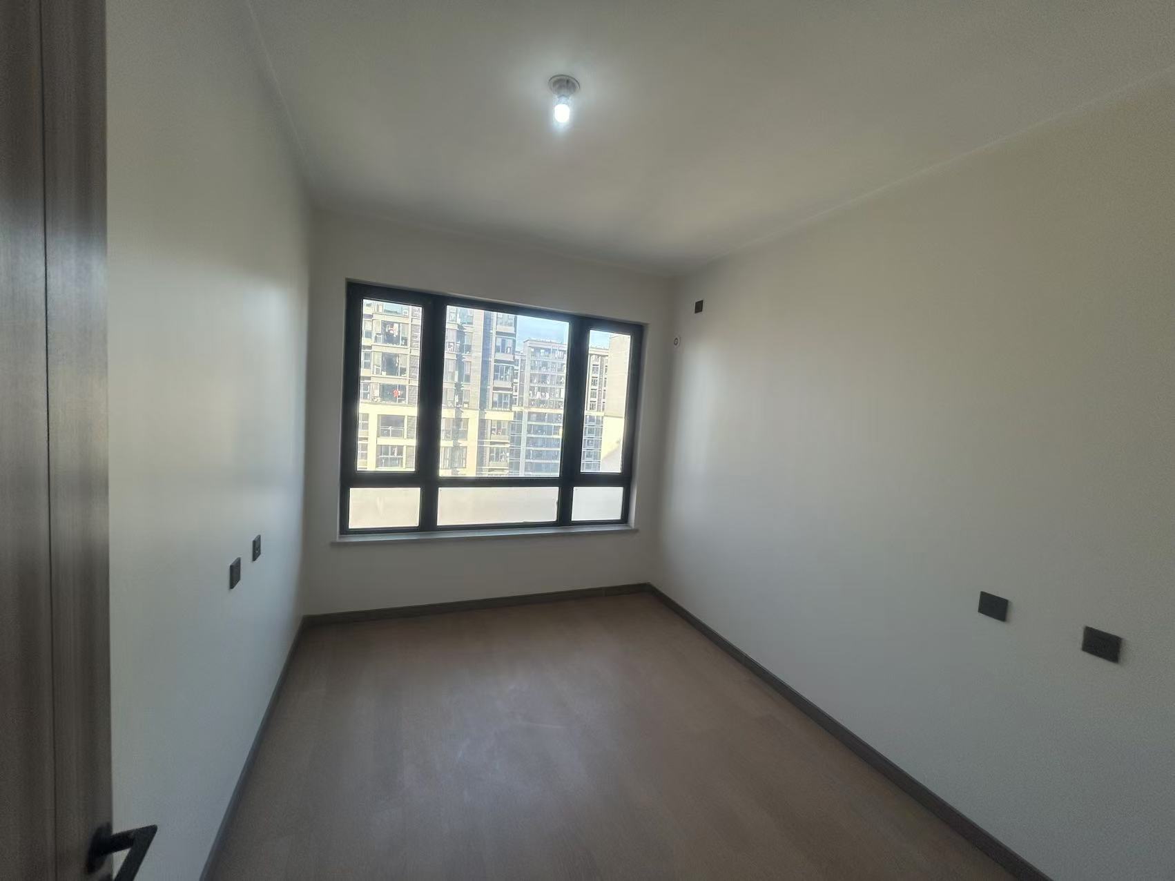 万科翡翠公园 3室2厅2卫 117m&sup2;