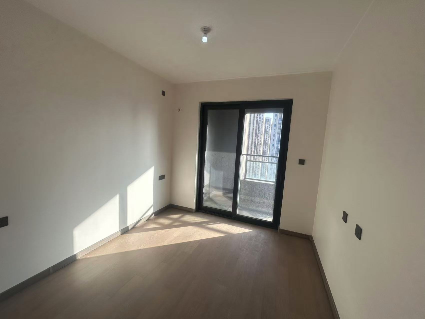 万科翡翠公园 3室2厅2卫 117m&sup2;