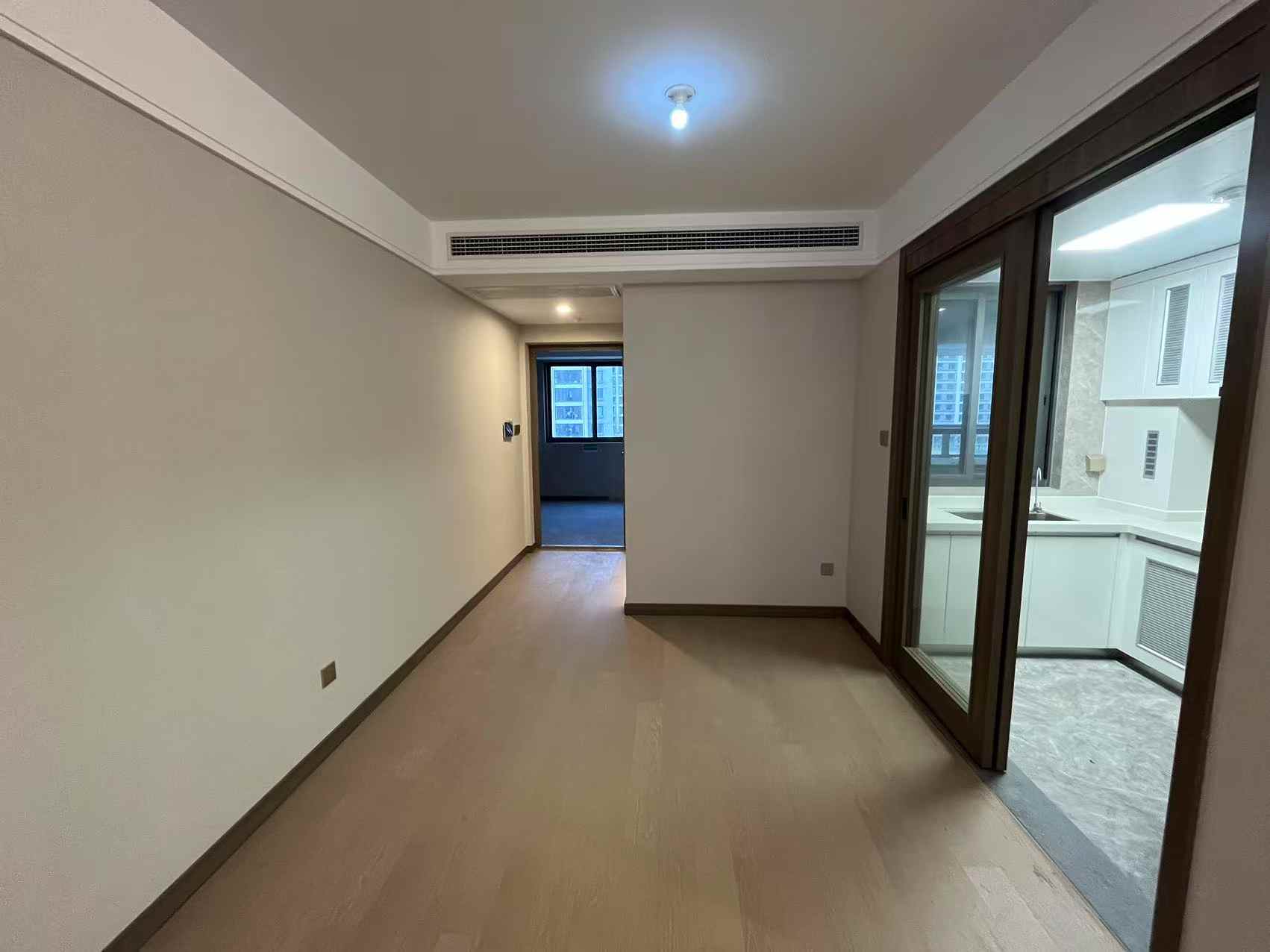 北纬31度 3室2厅1卫 98m²