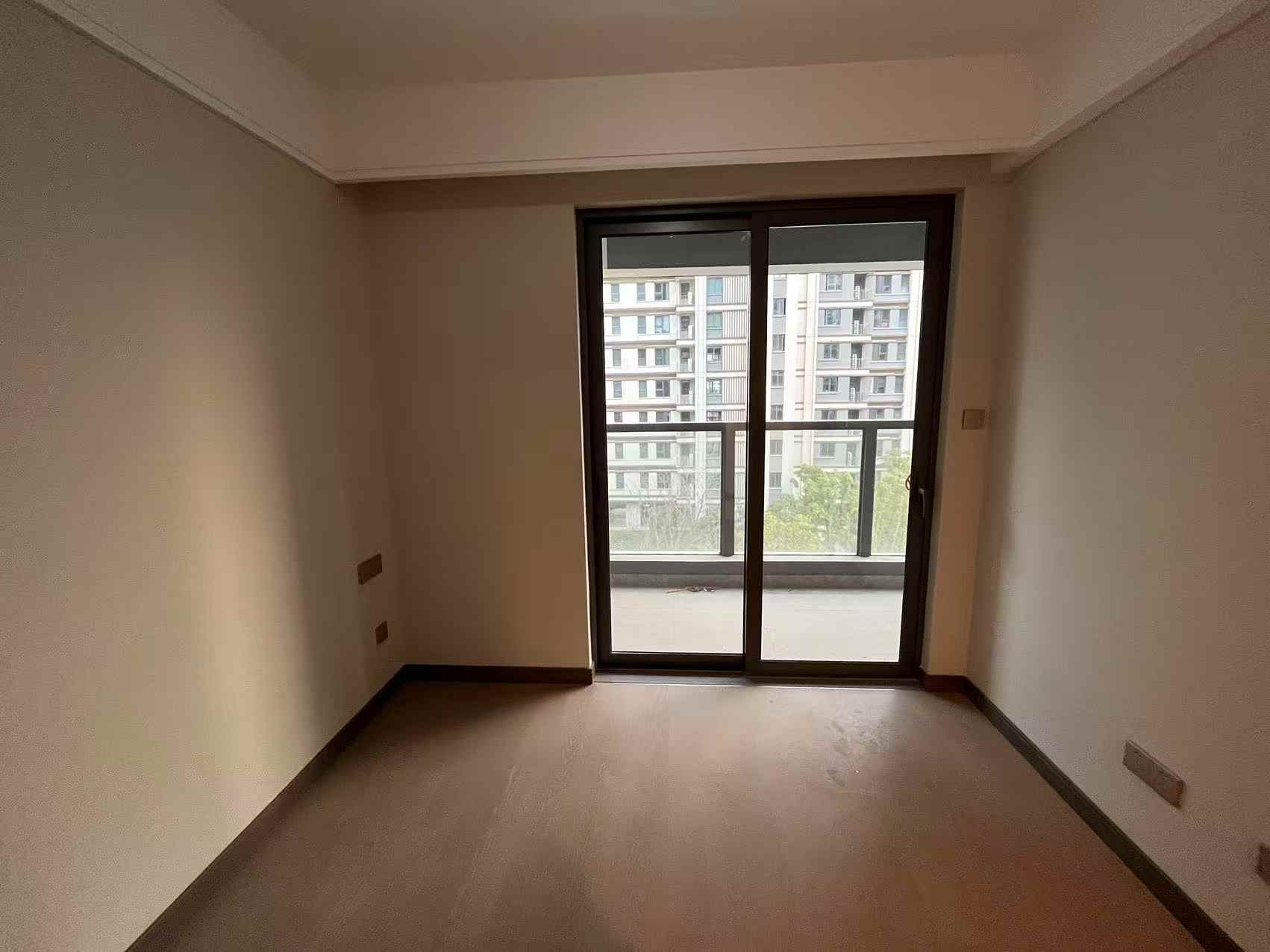 北纬31度 3室2厅1卫 98m²