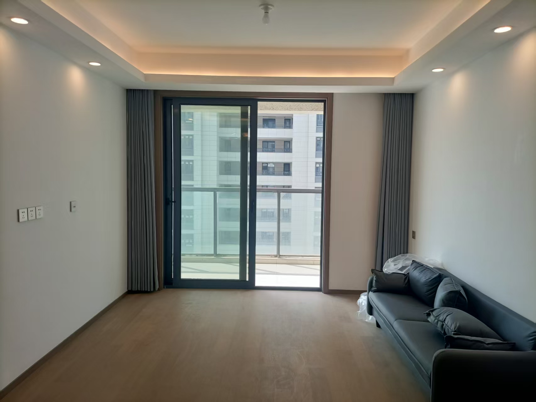 卓越府 3室2厅1卫 99.94m²
