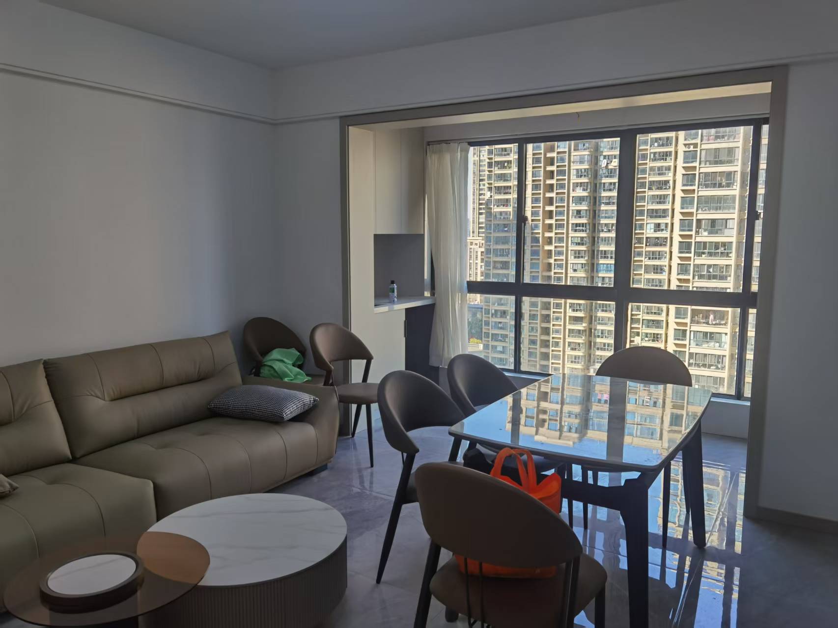 中港翡翠城 3室2厅2卫 108m²