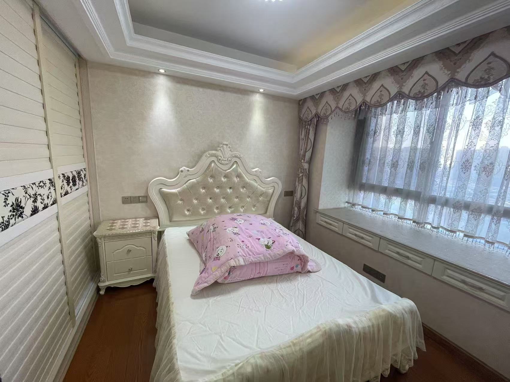 桂花小镇 3室2厅1卫 122m&sup2;