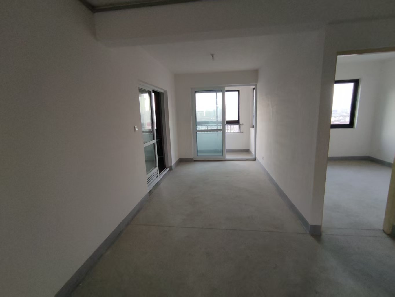 世纪园 3室2厅2卫 141.02m²