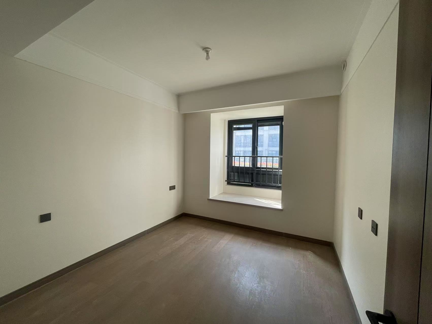 万科翡翠公园 3室2厅2卫 125m&sup2;