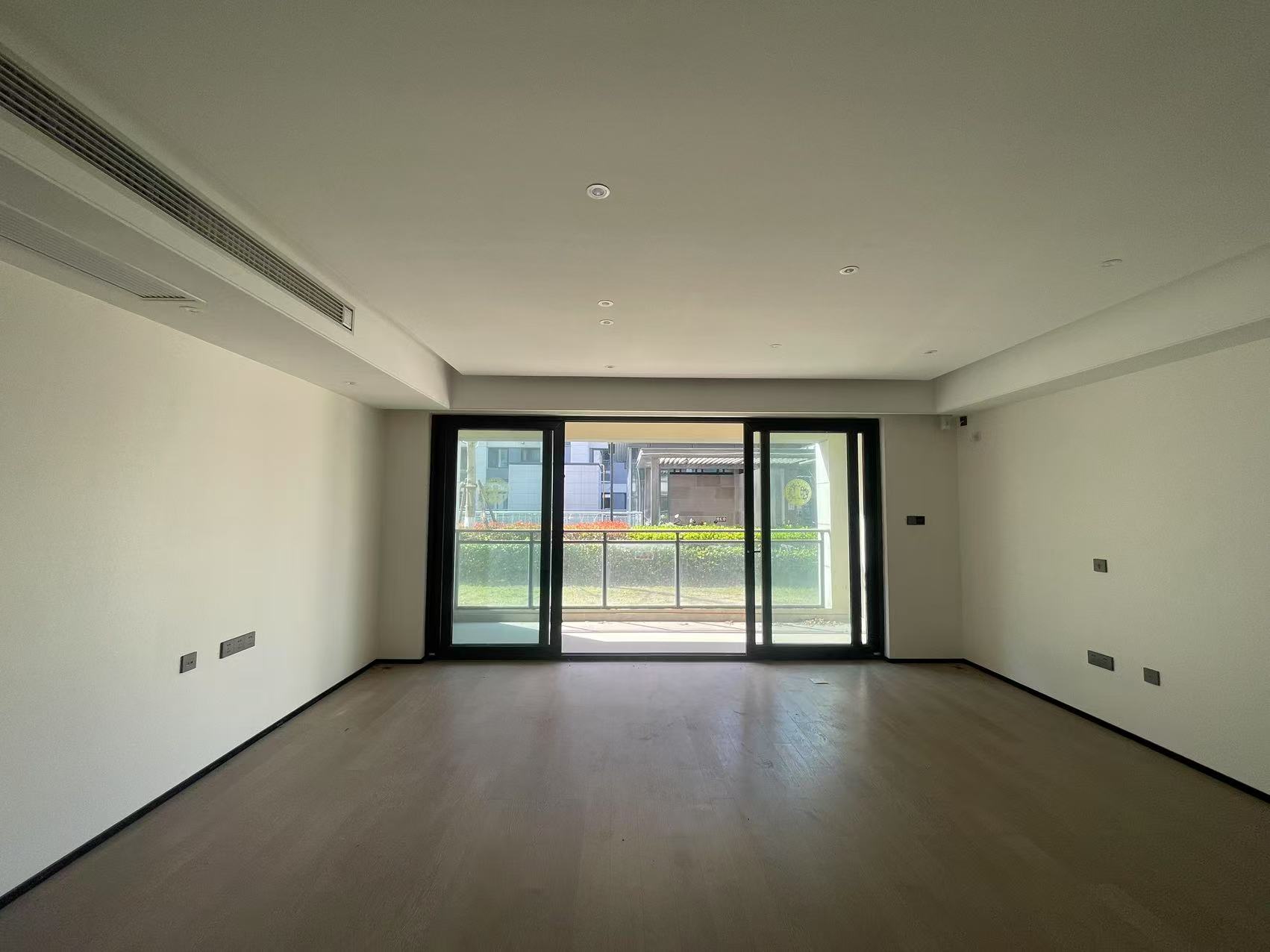 万科翡翠公园 3室2厅2卫 125m²