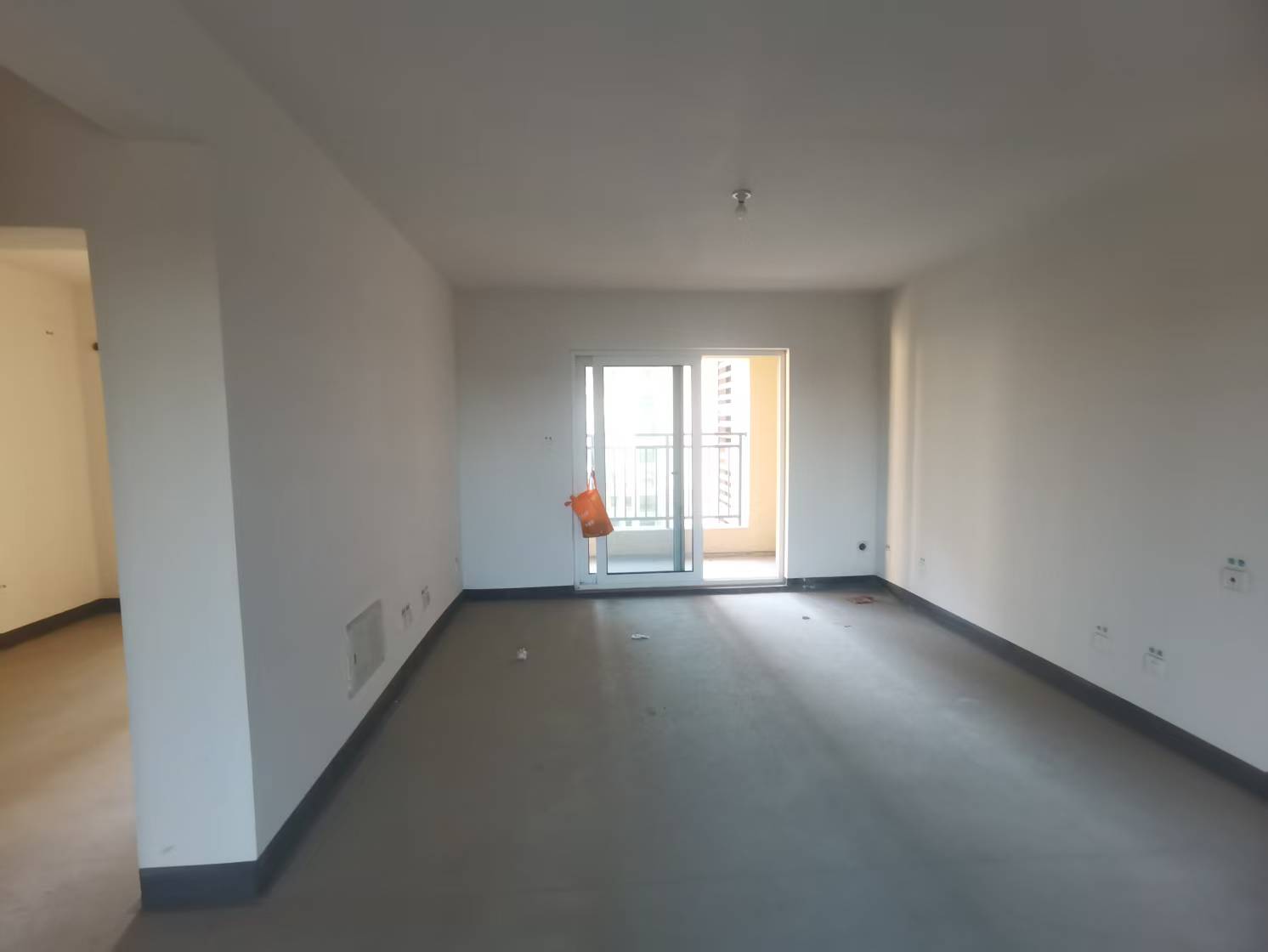 世茂新界 3室1厅2卫 122.88m²