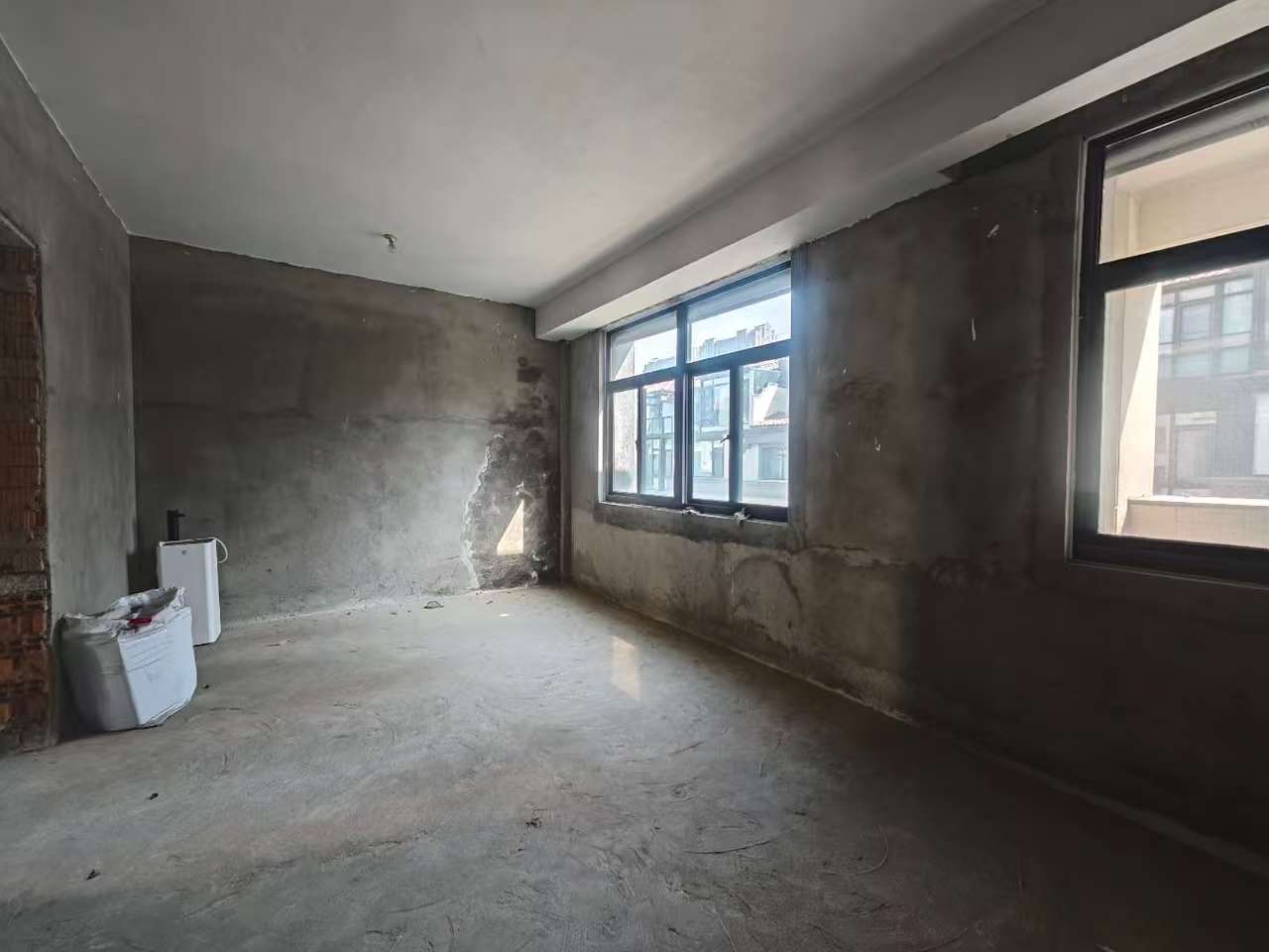 正泰江岸水苑 5室2厅3卫 243.71m²